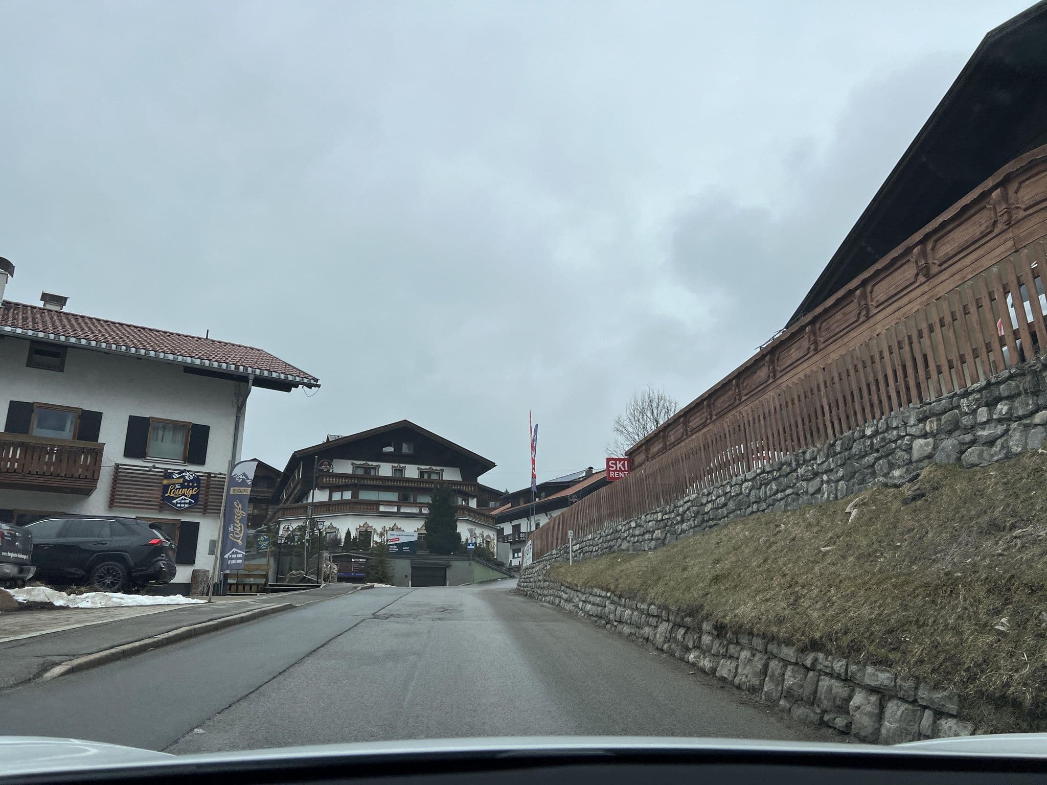 Street view near The Bike/Ski Lounge, Höfen — © ottor (CC BY-SA · Mapillary)