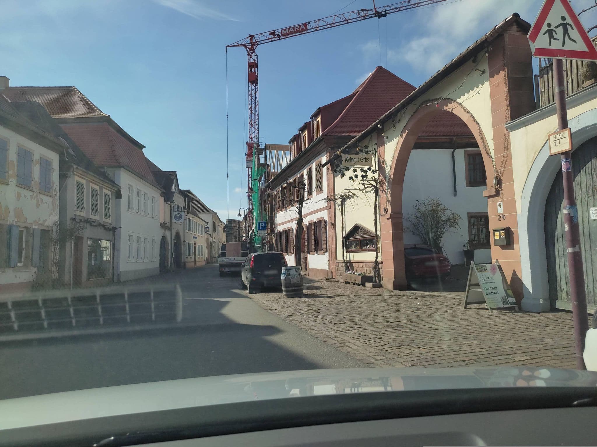 Street view near Durlacherhof Inh. Ulrike Kaiser, Rhodt unter Rietburg — © rausk (CC BY-SA · Mapillary)