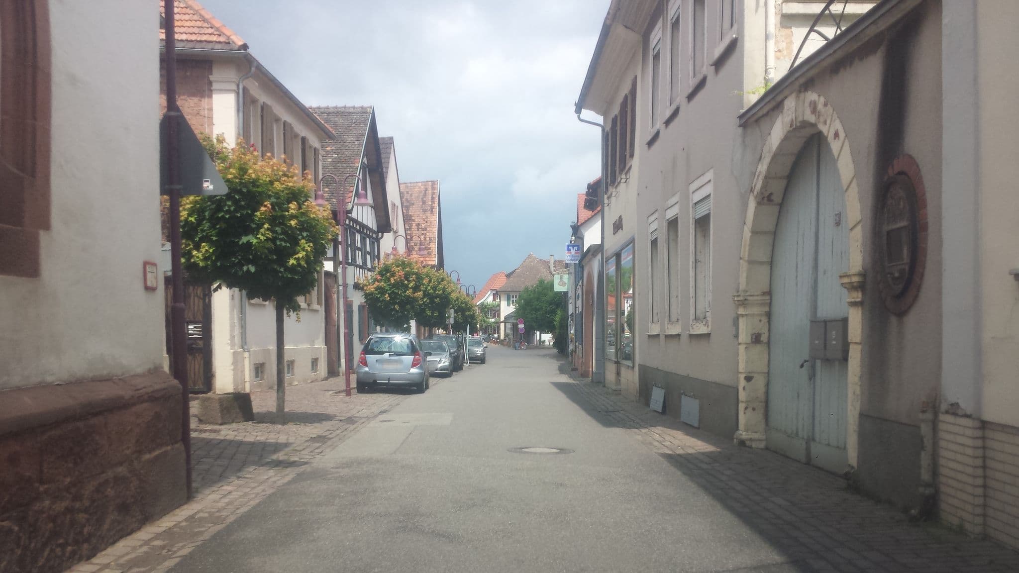 Street view near Anneliese Lähr Ferienwohnung-Malerwinkel-Rhodt, Rhodt unter Rietburg — © wegavision (CC BY-SA · Mapillary)
