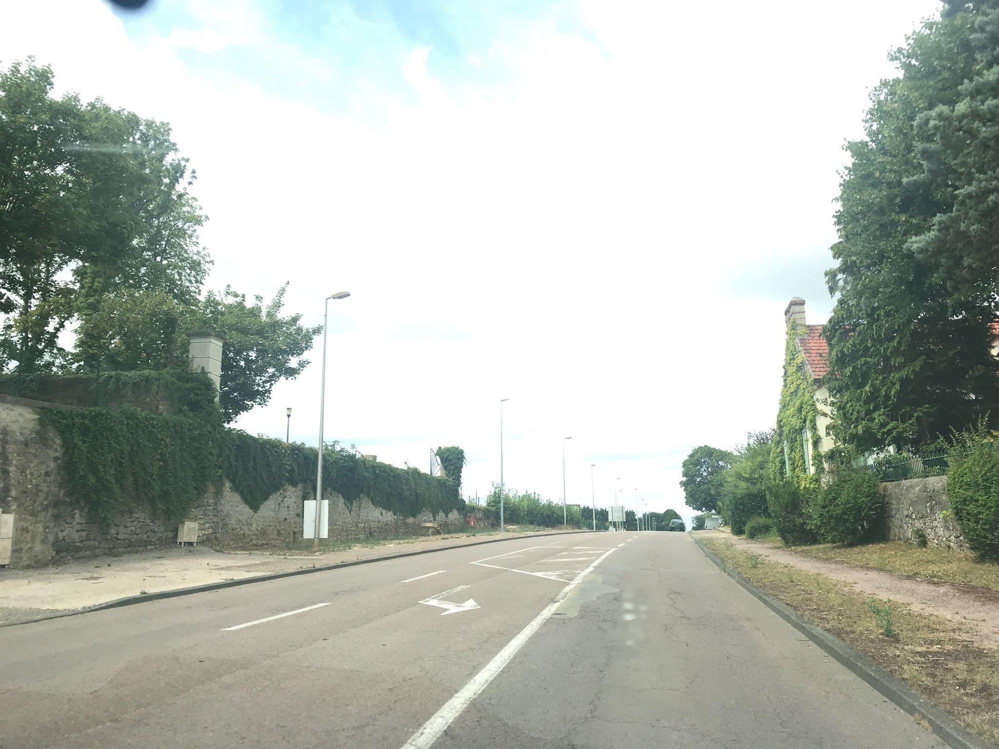 Street view near Accueil de Loisirs Intercommunal, Avallon — © thepriben (CC BY-SA · Mapillary)