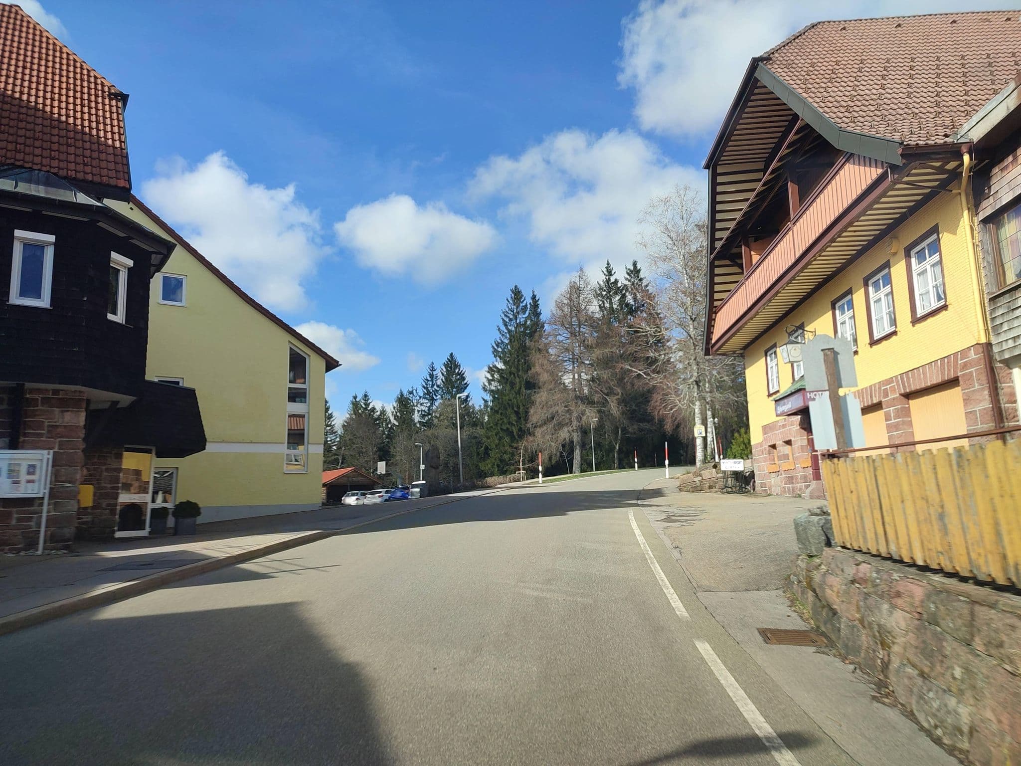 Street view near Hotel Schwarzwald Kniebis, Bad Rippoldsau-Schapbach — © karthoo (CC BY-SA · Mapillary)