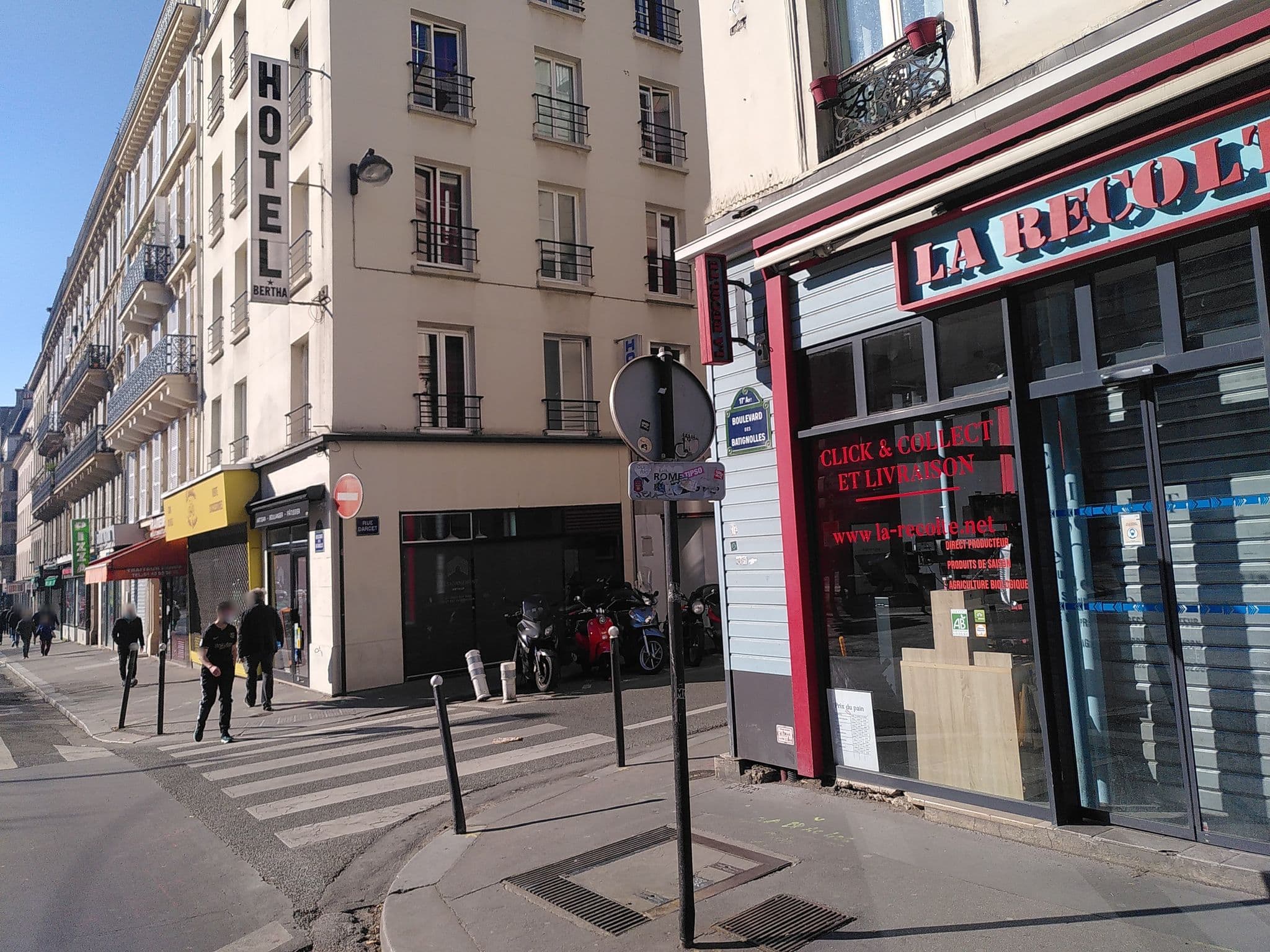 Street view near Hôtel LaLa, Paris 17 Batignolles-Monceau — © britze (CC BY-SA · Mapillary)