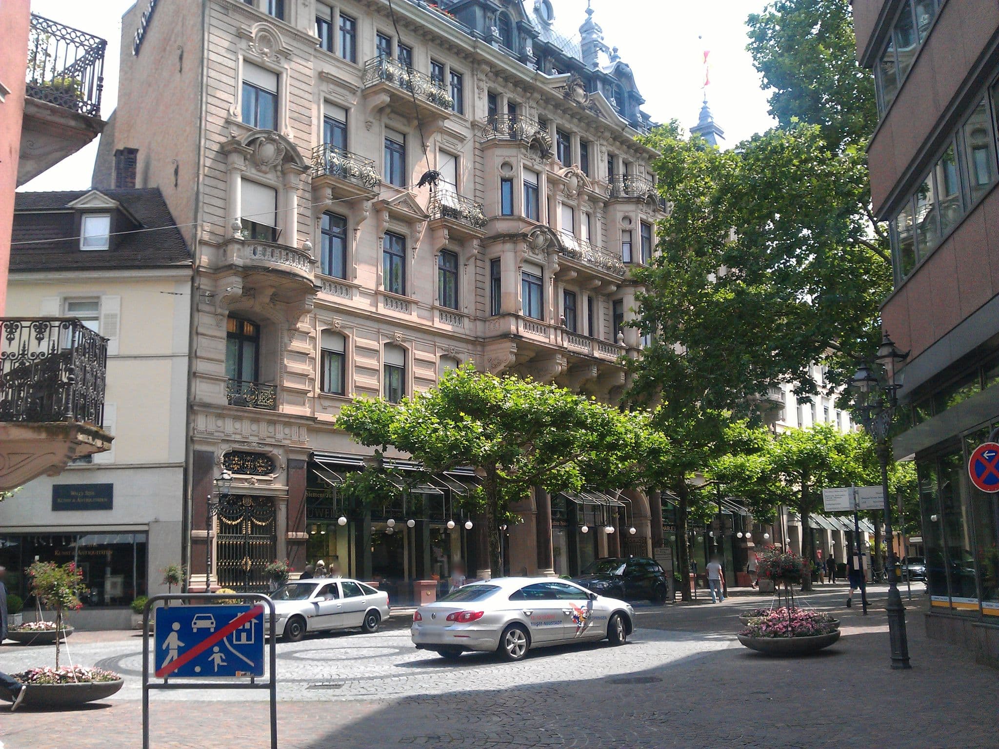Street view near Schlosshotel Buehlerhoehe, Baden-Baden — © zuse (CC BY-SA · Mapillary)