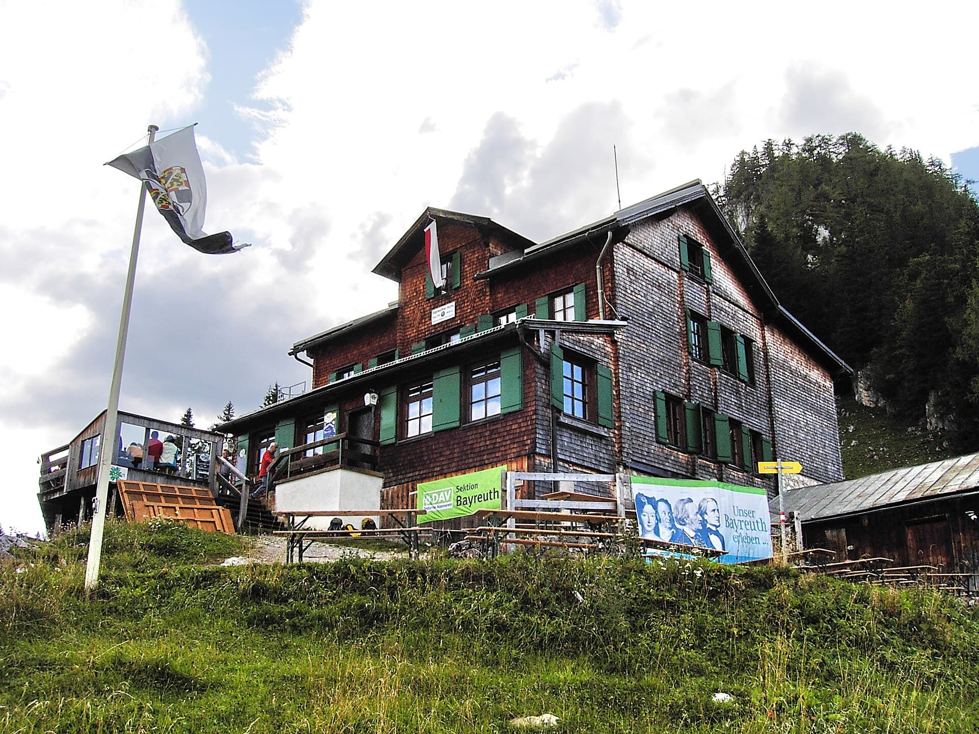 Bayreuther Hütte (via Wikimedia Commons, CC BY-SA 3.0 de)
