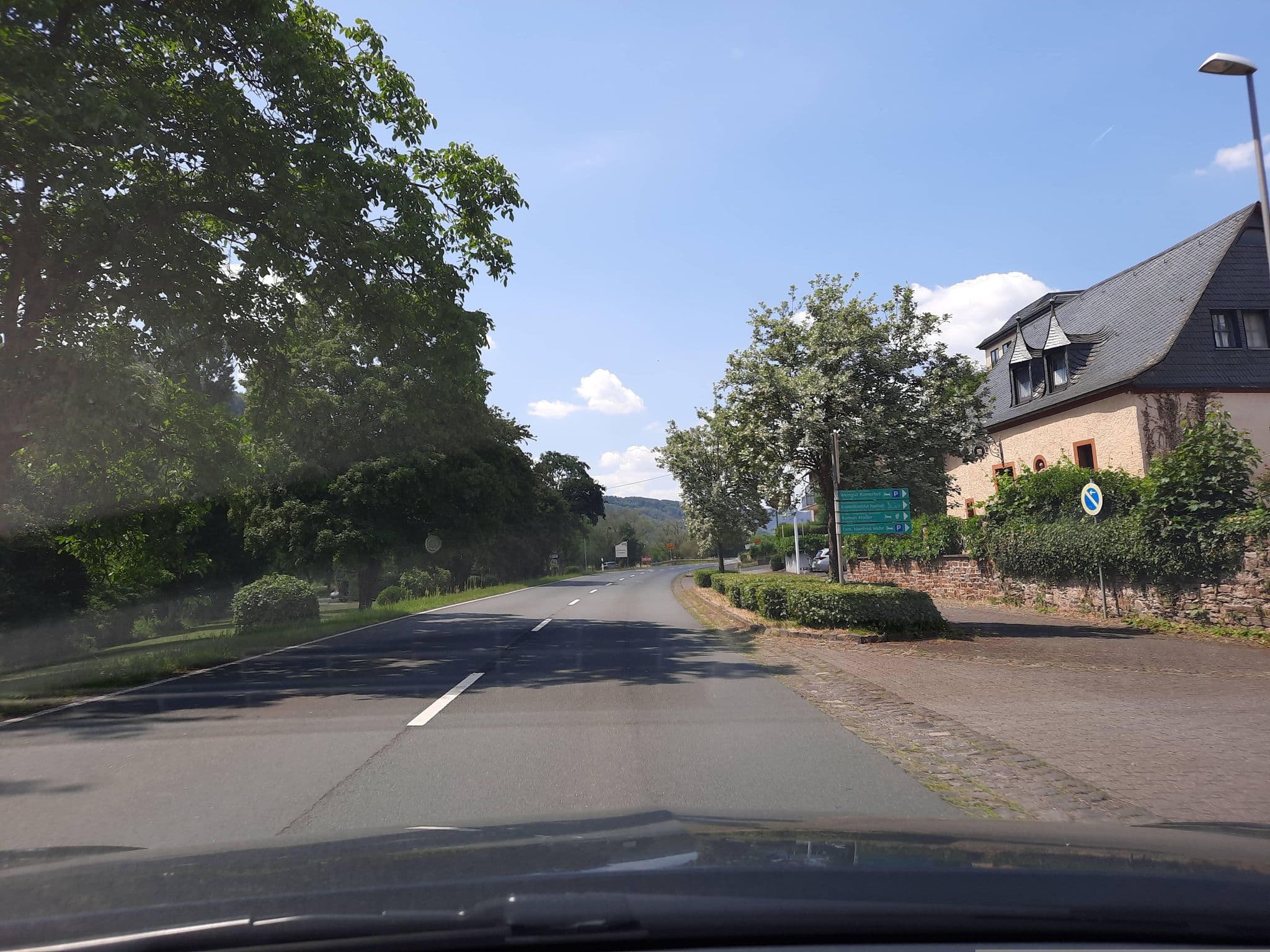 Street view near Ferienwohnungen Gästehaus Gerhild, Ediger-Eller — © Lowiekse (CC BY-SA · Mapillary)