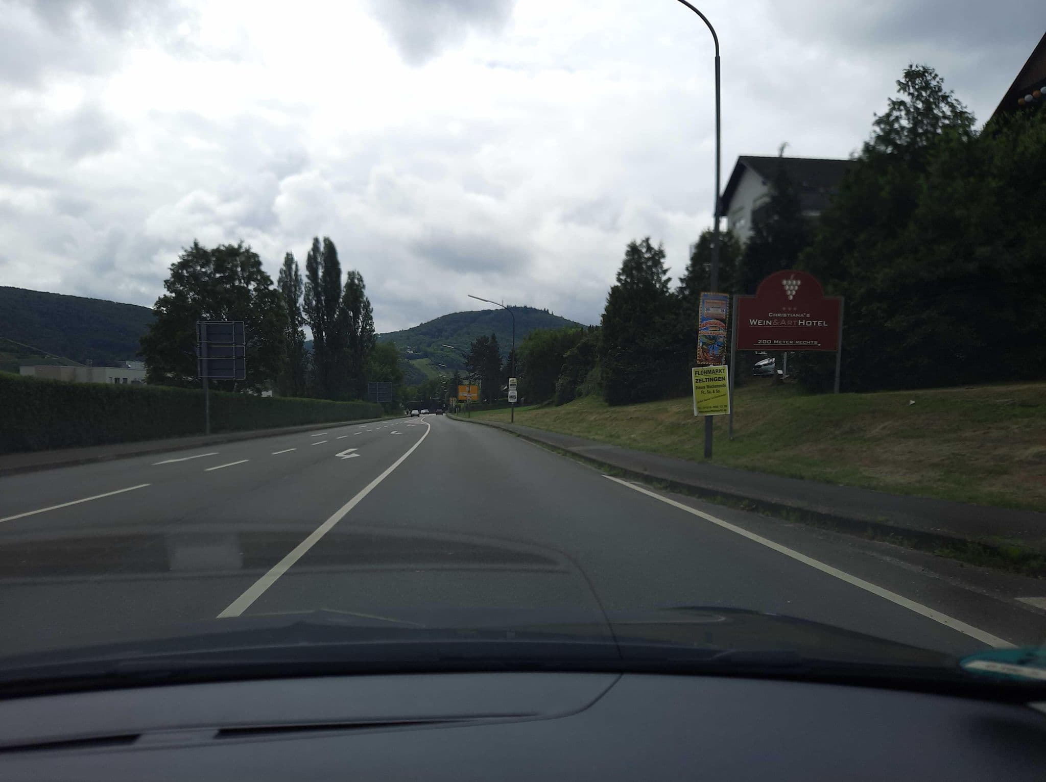 Street view near Weinart Hotel, Bernkastel-Kues — © Lowiekse (CC BY-SA · Mapillary)