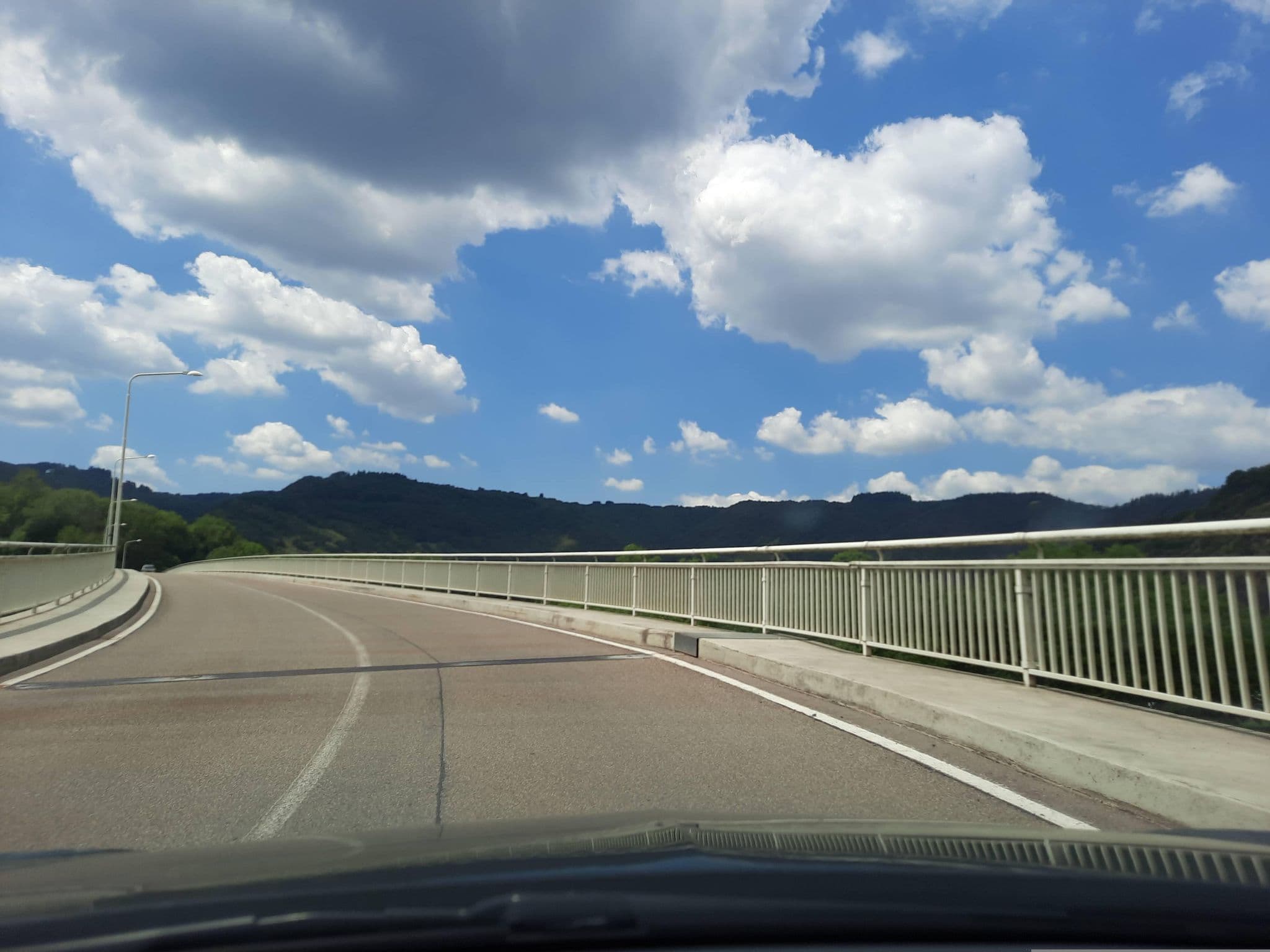 Street view near Ferienwohnungen Scheid, Ediger-Eller — © Lowiekse (CC BY-SA · Mapillary)
