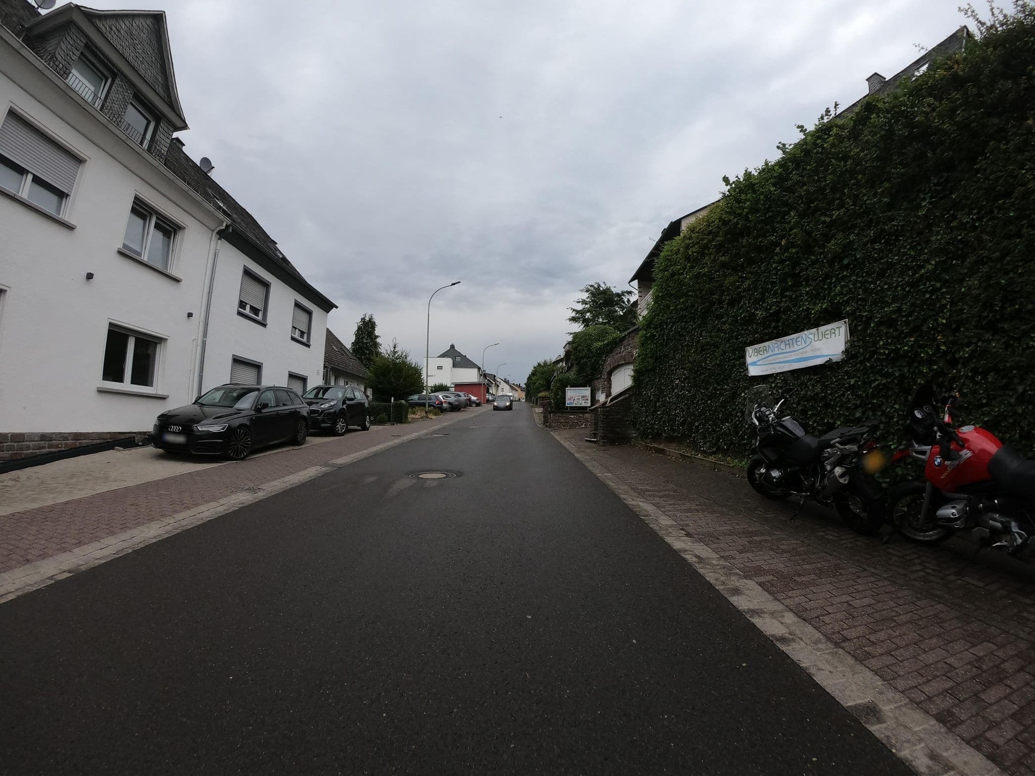 Street view near Haus Übernachtenswert, Cochem — © joostjakob (CC BY-SA · Mapillary)