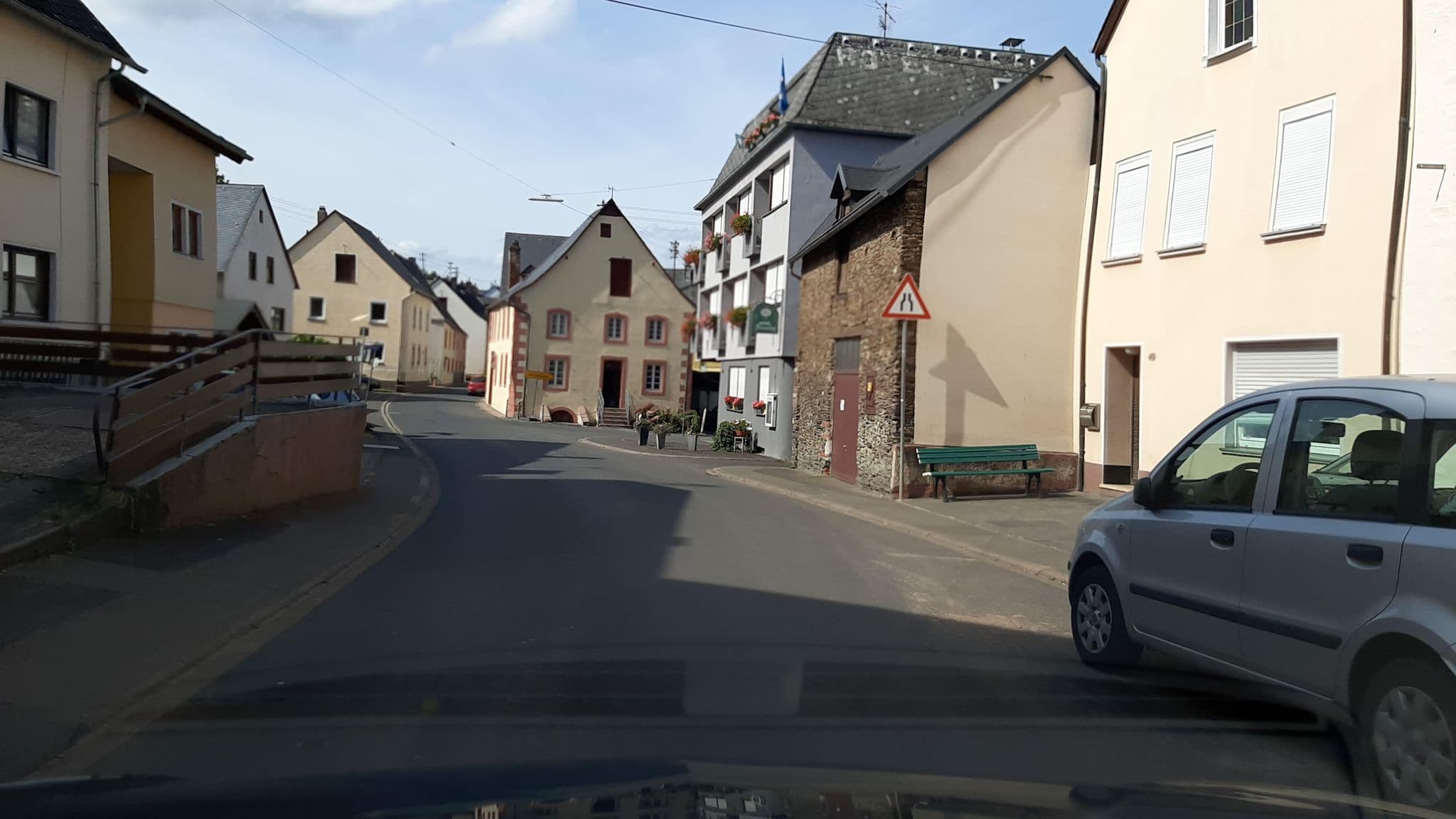 Street view near Rosemarie Gästehaus Bergweiler, Zeltingen-Rachtig — © Lowiekse (CC BY-SA · Mapillary)