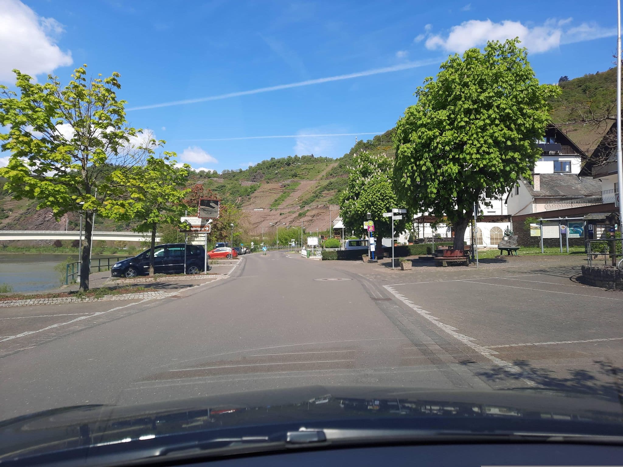 Street view near Ich möchte aus Altersgründen meine Unterkunft bei Ihnen abmelden, Ediger-Eller — © Lowiekse (CC BY-SA · Mapillary)