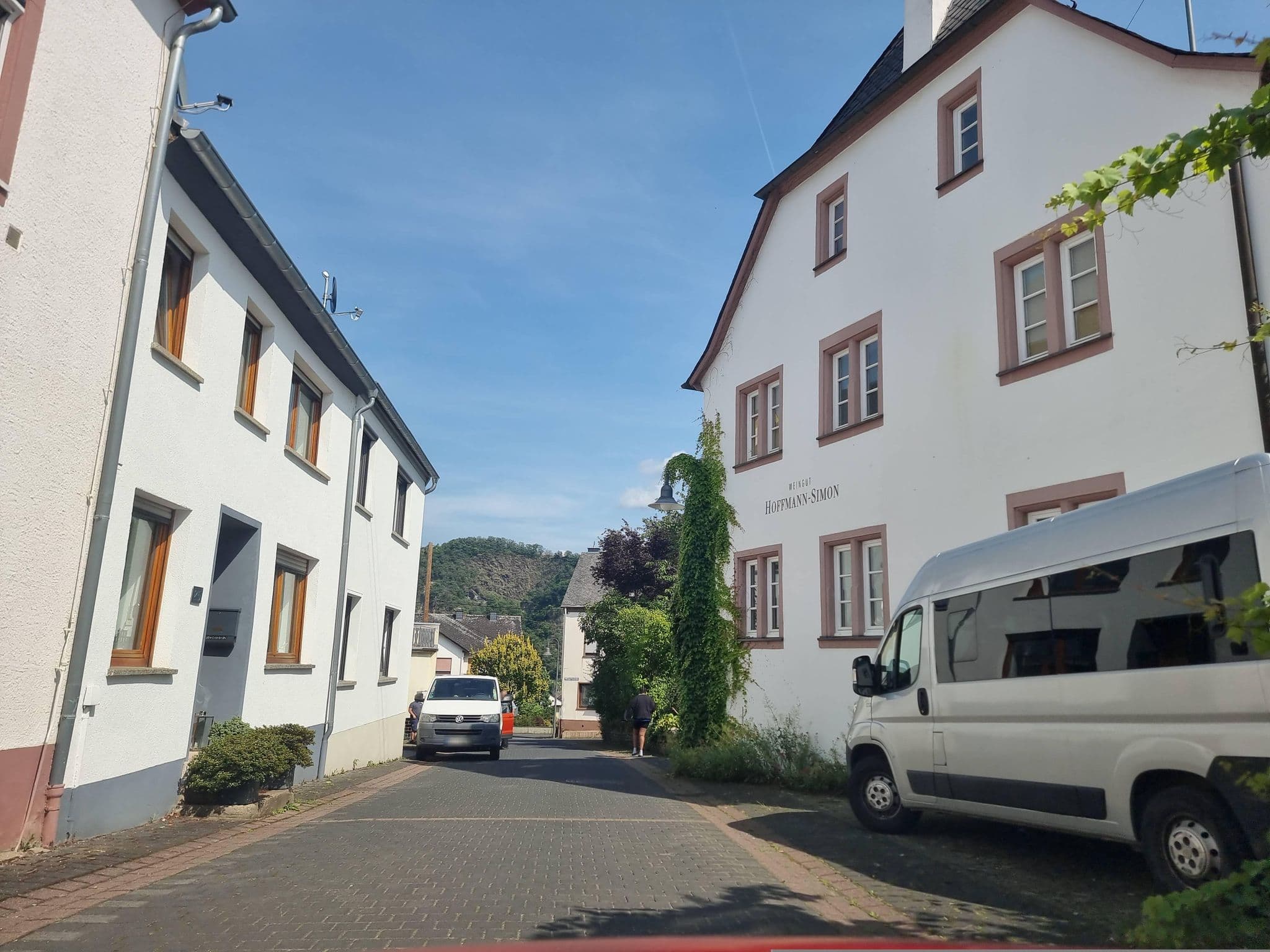 Street view near Hotel zum Goldtröpfchen, Piesport — © ma_rt_in (CC BY-SA · Mapillary)