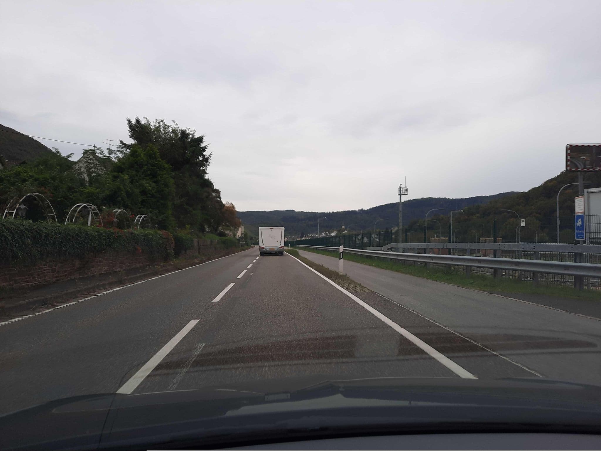 Street view near Ostermann Manfred Weingut Christani-Ostermann, Bruttig-Fankel — © Lowiekse (CC BY-SA · Mapillary)