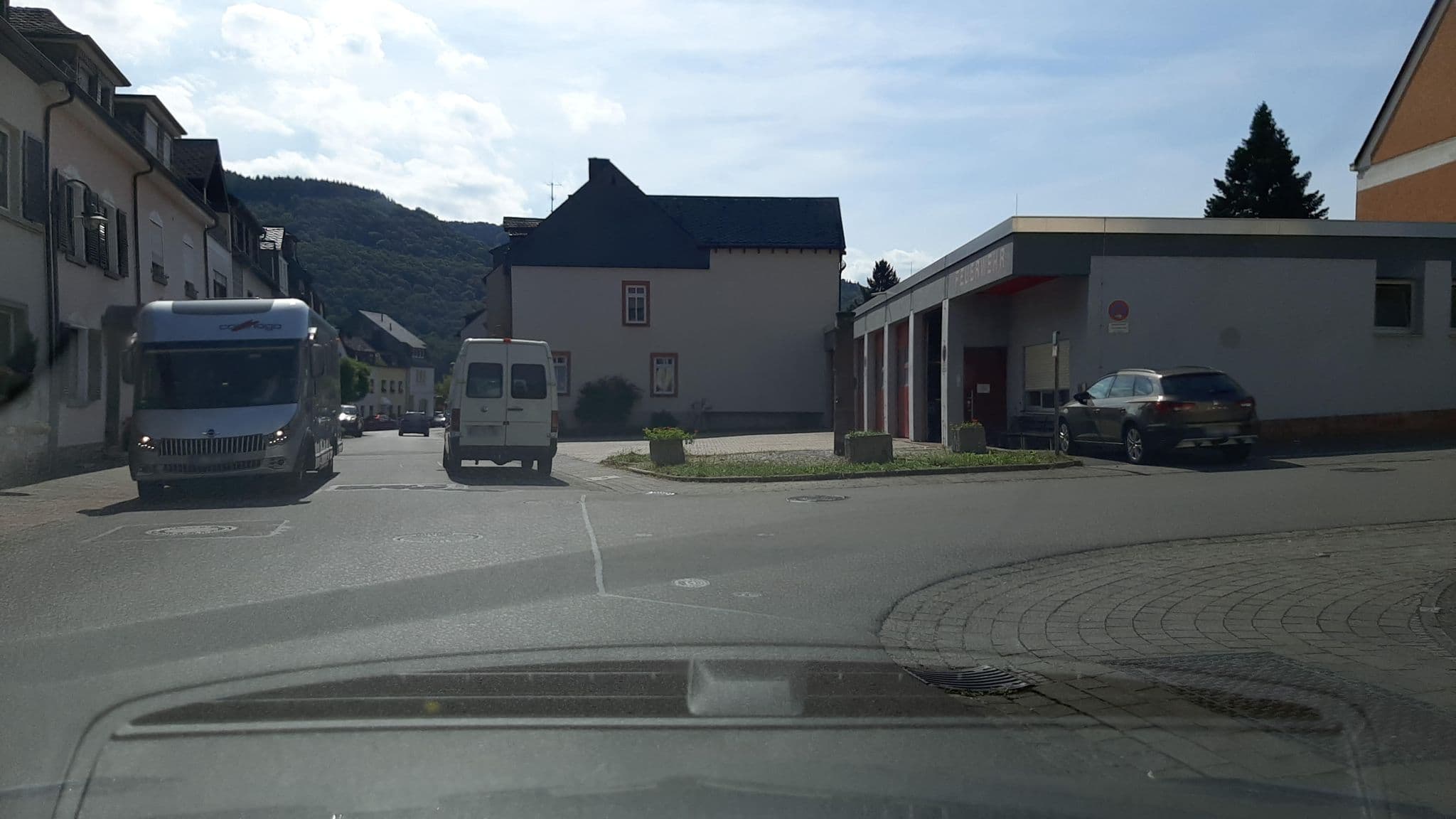 Street view near Moseltraum-Fewo mit Klimaanlage-Burgblick und Balkon, Bernkastel-Kues — © Lowiekse (CC BY-SA · Mapillary)