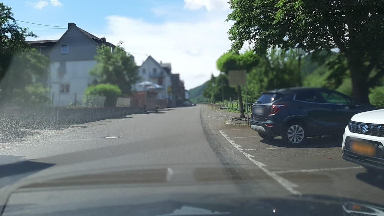 Street view near Pension Haus Mona Lisa, Ediger-Eller — © Lowiekse (CC BY-SA · Mapillary)