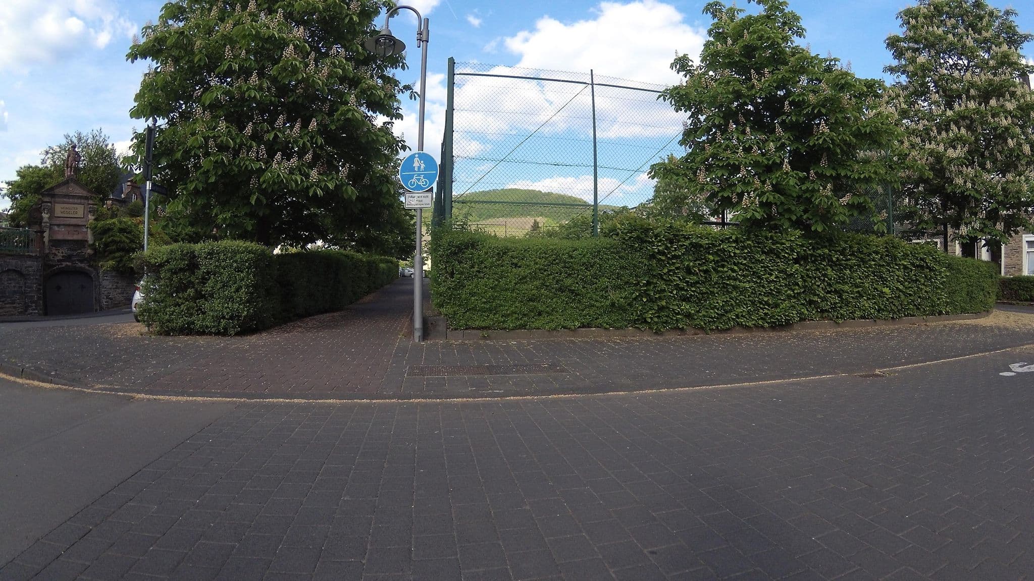 Street view near Ferienwohnung Michels, Bernkastel-Kues — © teddy73 (CC BY-SA · Mapillary)
