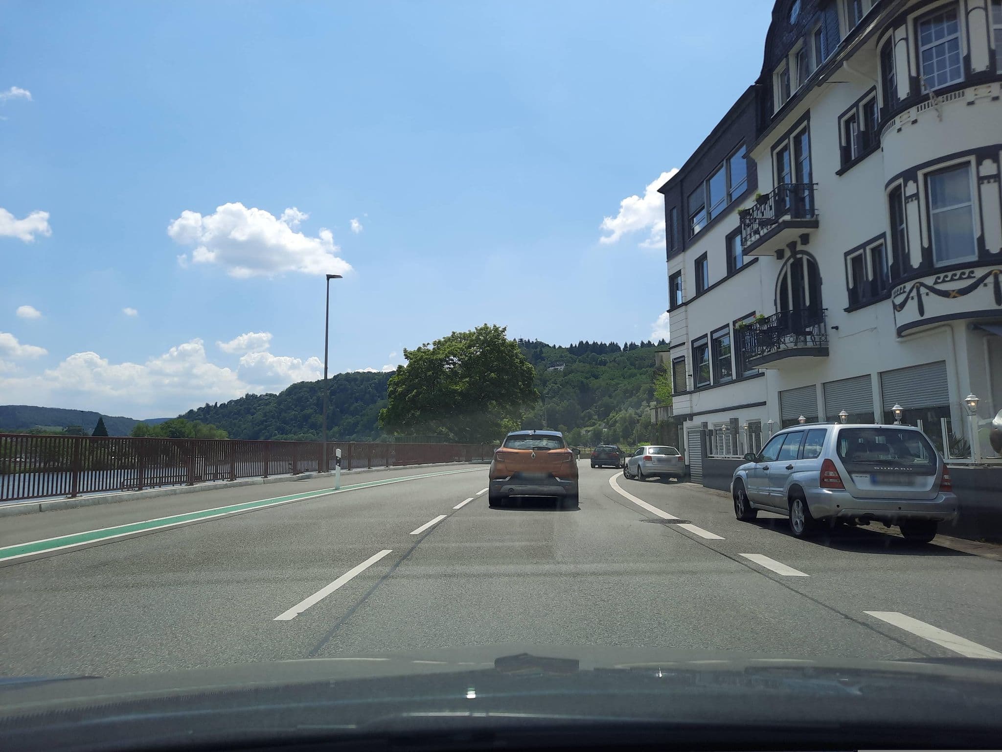 Street view near Hotel Bellevue Mosel-Hotel-Alf, Bullay — © Lowiekse (CC BY-SA · Mapillary)