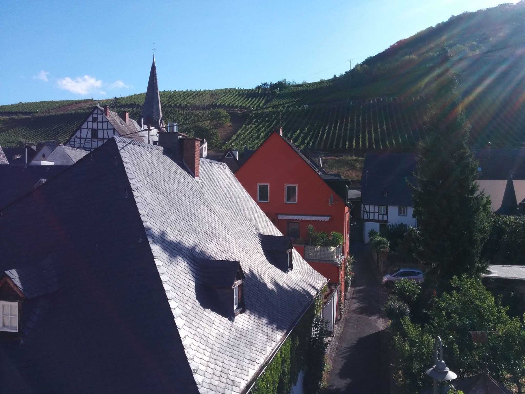 Street view near Ferienweingut SerwaziWein, Ediger-Eller — © josh86 (CC BY-SA · Mapillary)