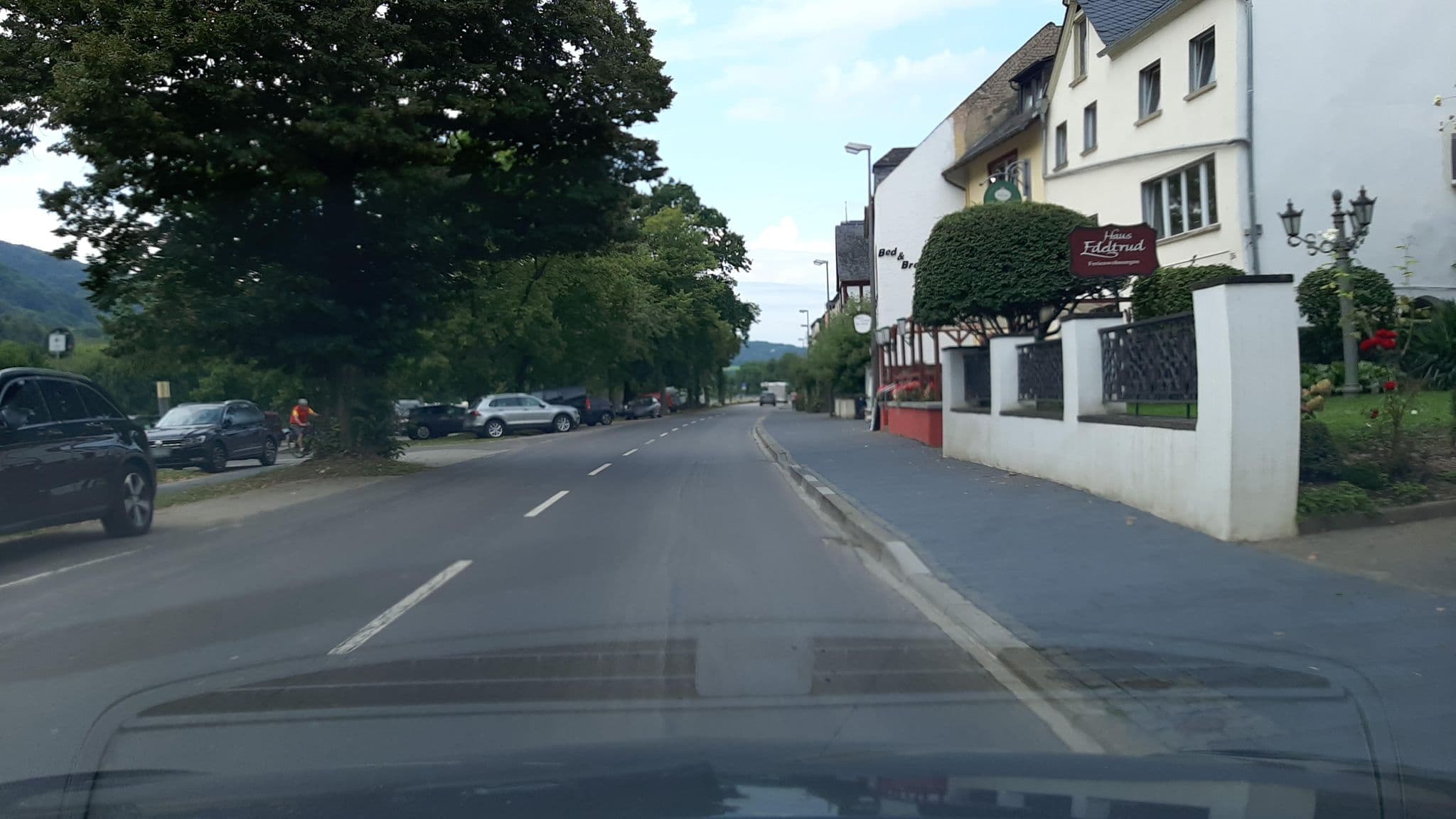 Street view near Hauth Edeltrud Pension, Bernkastel-Kues — © Lowiekse (CC BY-SA · Mapillary)