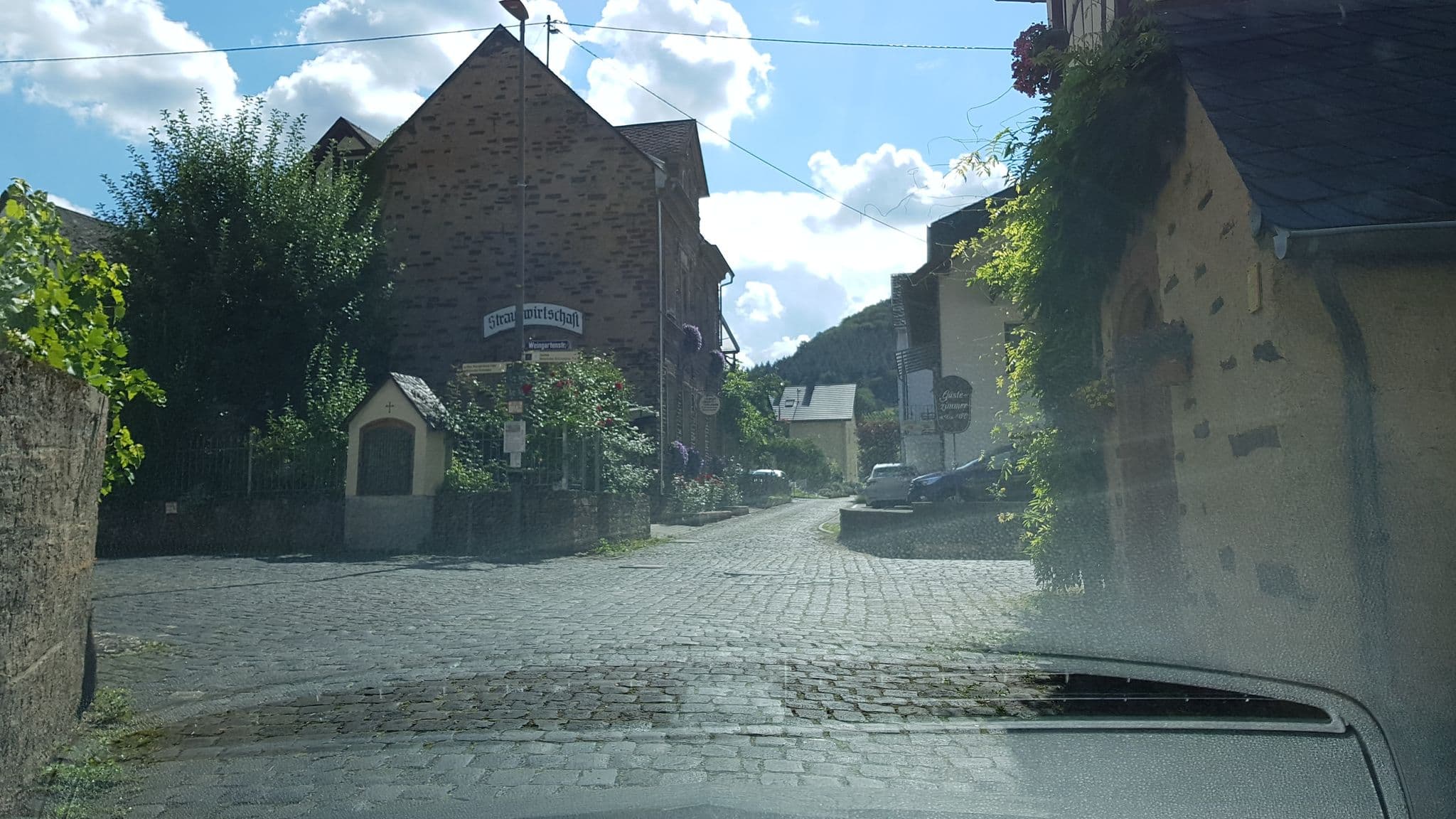 Street view near Mosel-Gästehaus Kirch, Bruttig-Fankel — © Lowiekse (CC BY-SA · Mapillary)
