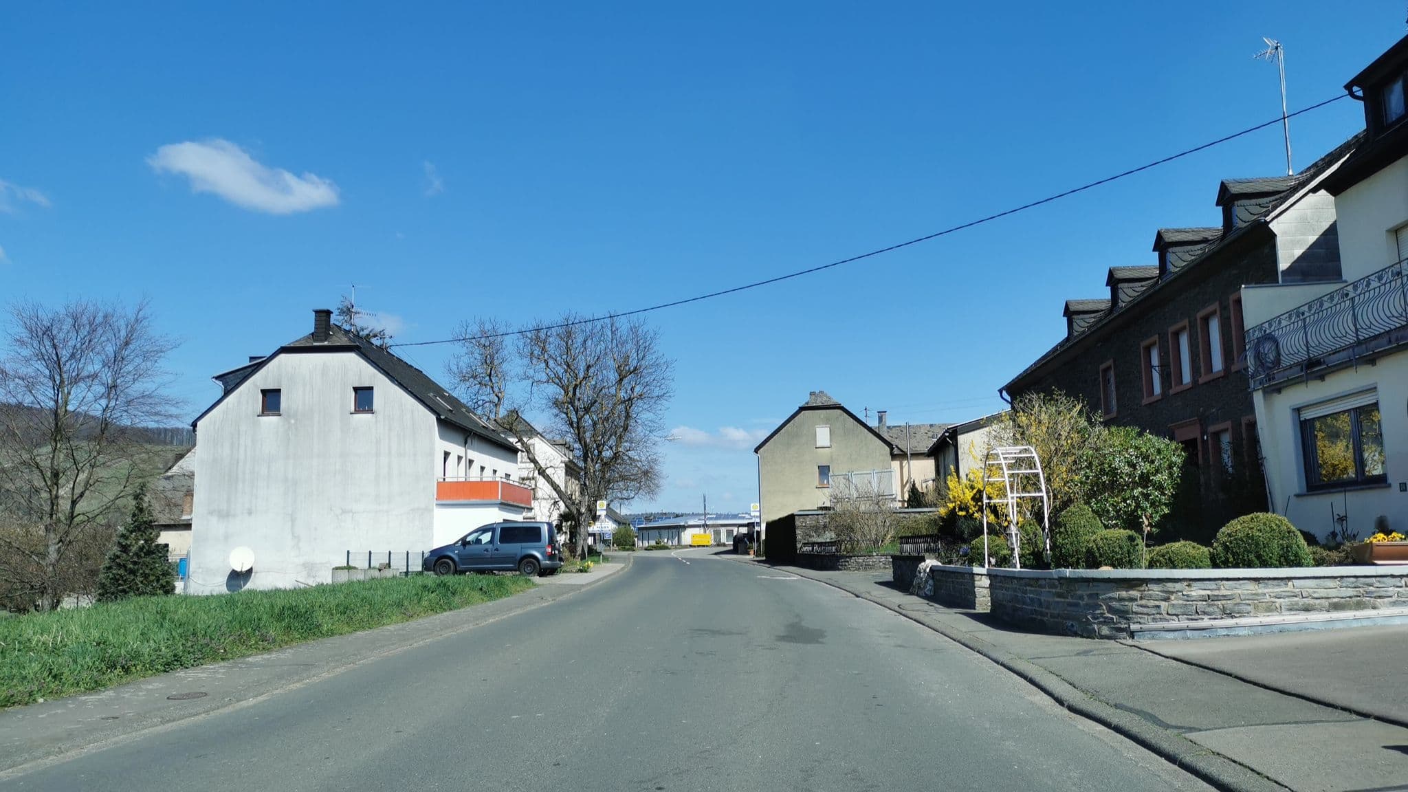 Street view near Ernst Arens-Föhr Pension Weingut, Piesport — © ma_rt_in (CC BY-SA · Mapillary)