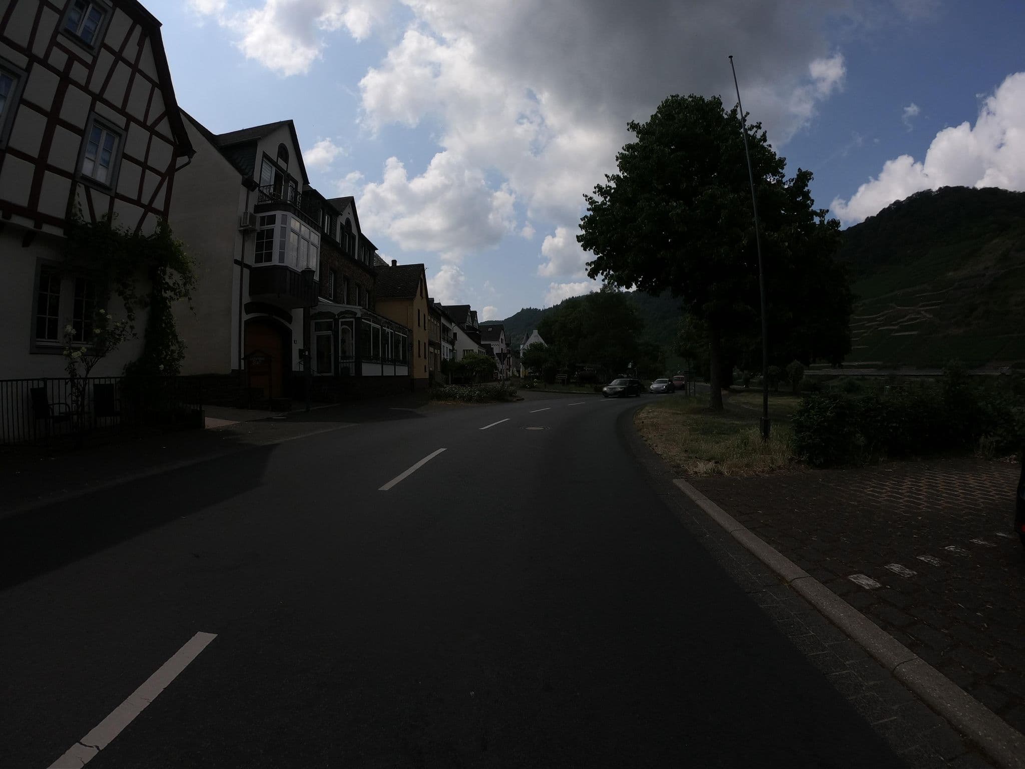 Street view near Ferienwohnungen Ferienland Cochem, Bruttig-Fankel — © joostjakob (CC BY-SA · Mapillary)