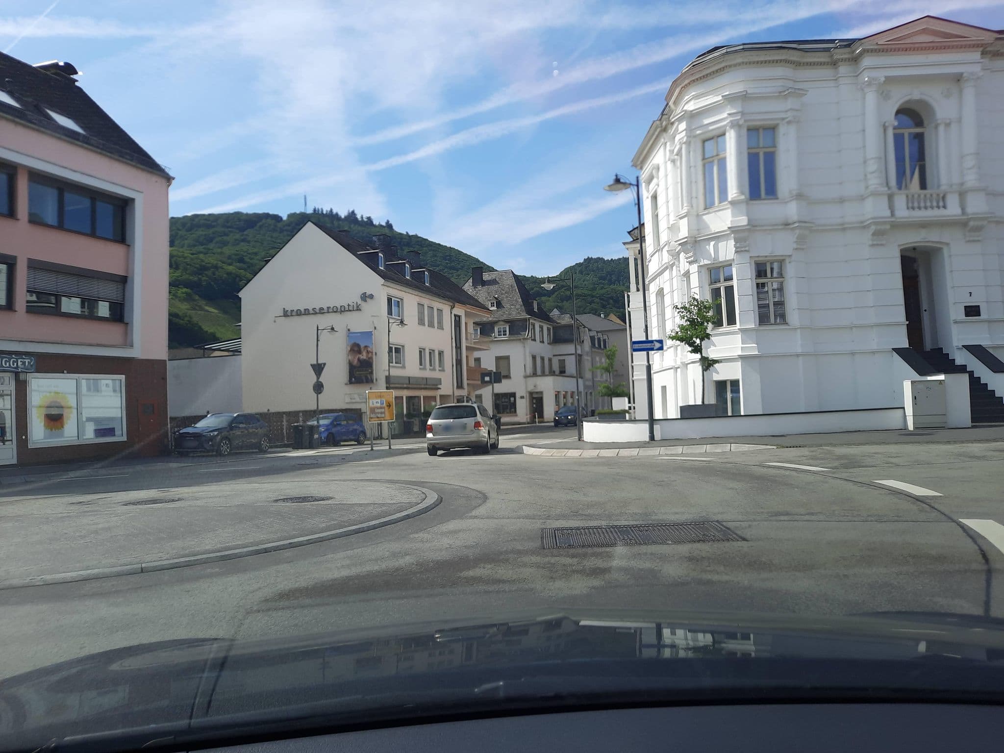 Street view near Linke Uwe Hotel, Bernkastel-Kues — © Lowiekse (CC BY-SA · Mapillary)