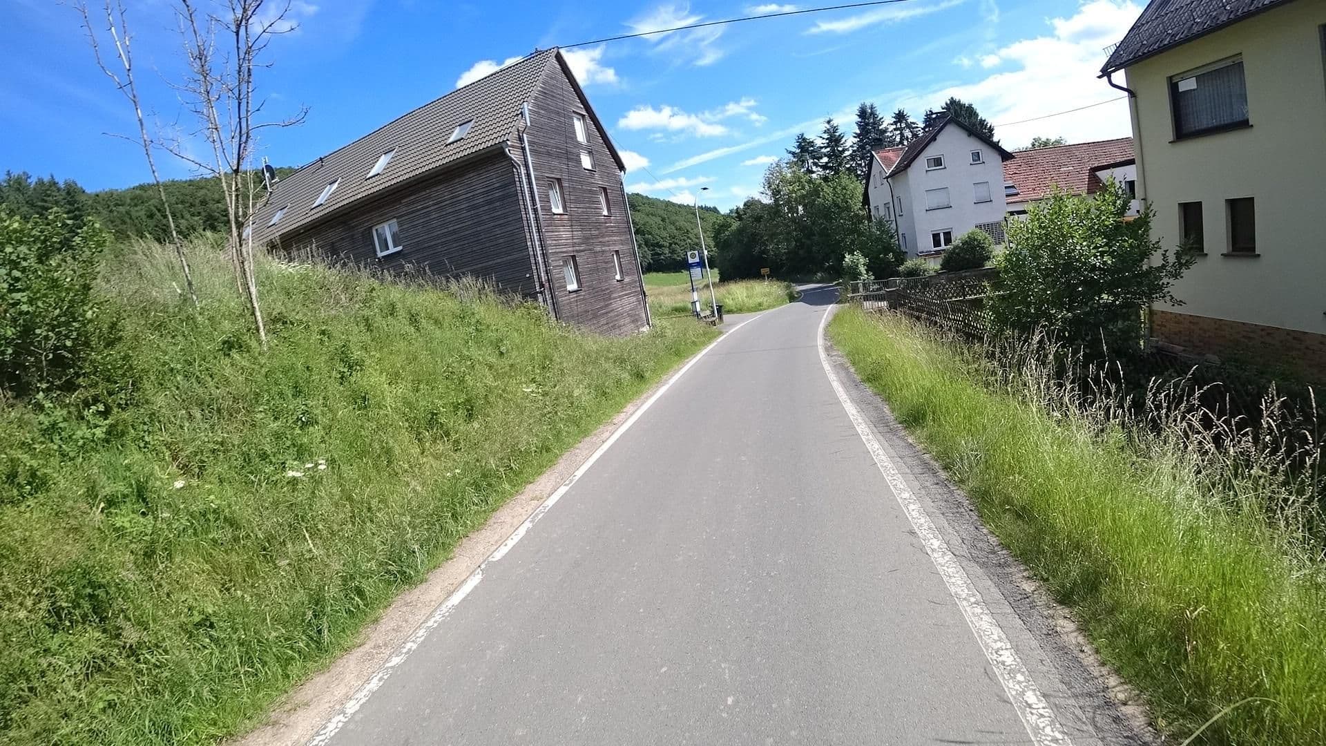 Street view near Speedys Gästehaus am Brünnchen, Adenau — © slphil (CC BY-SA · Mapillary)