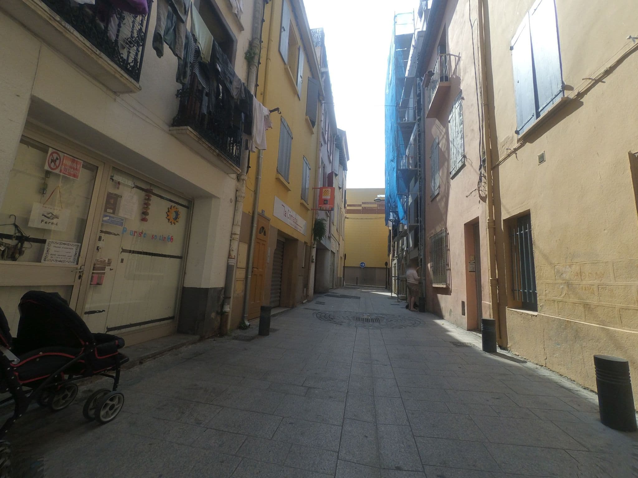 Street view near Maison du Pèlerin - Chemin de Saint-Jacques-de-Compostelle, Perpignan — © ray66 (CC BY-SA · Mapillary)
