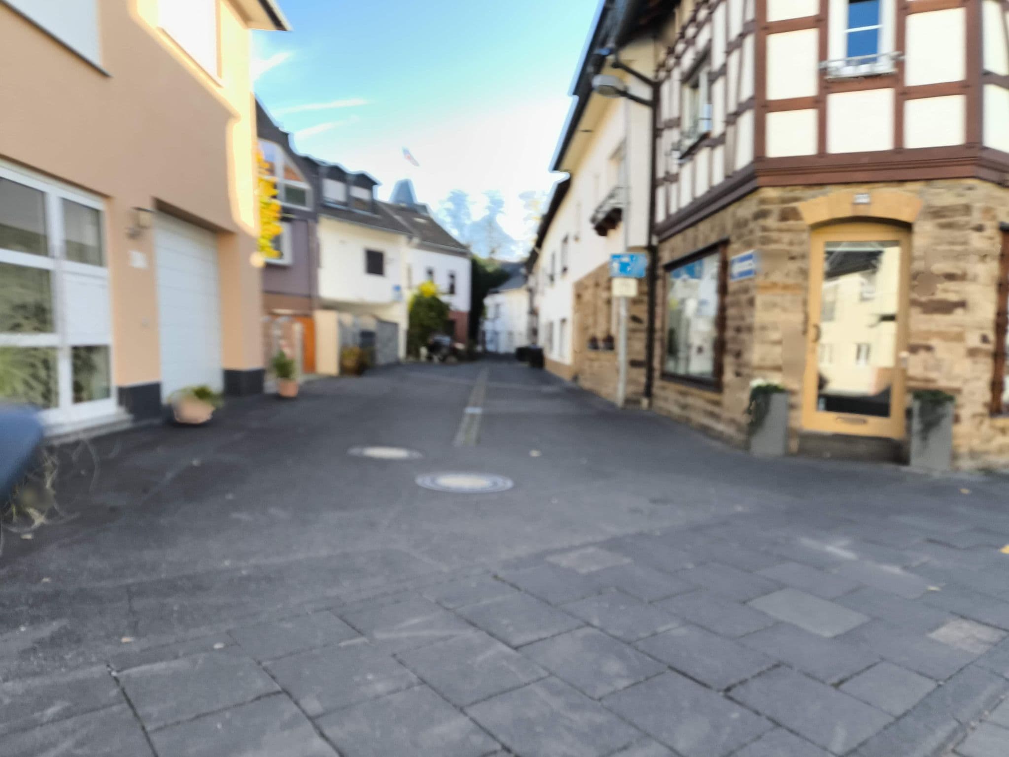 Street view near Quartier Oberhut, Bad Neuenahr-Ahrweiler — © wolly79 (CC BY-SA · Mapillary)