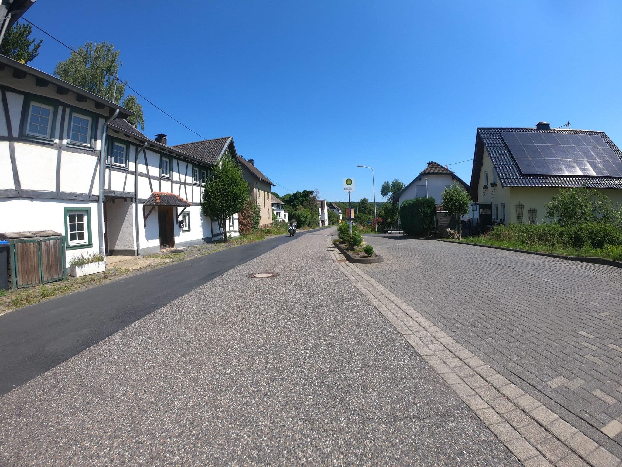 Street view near Meisenhof, Bad Neuenahr-Ahrweiler — © bernd1960 (CC BY-SA · Mapillary)