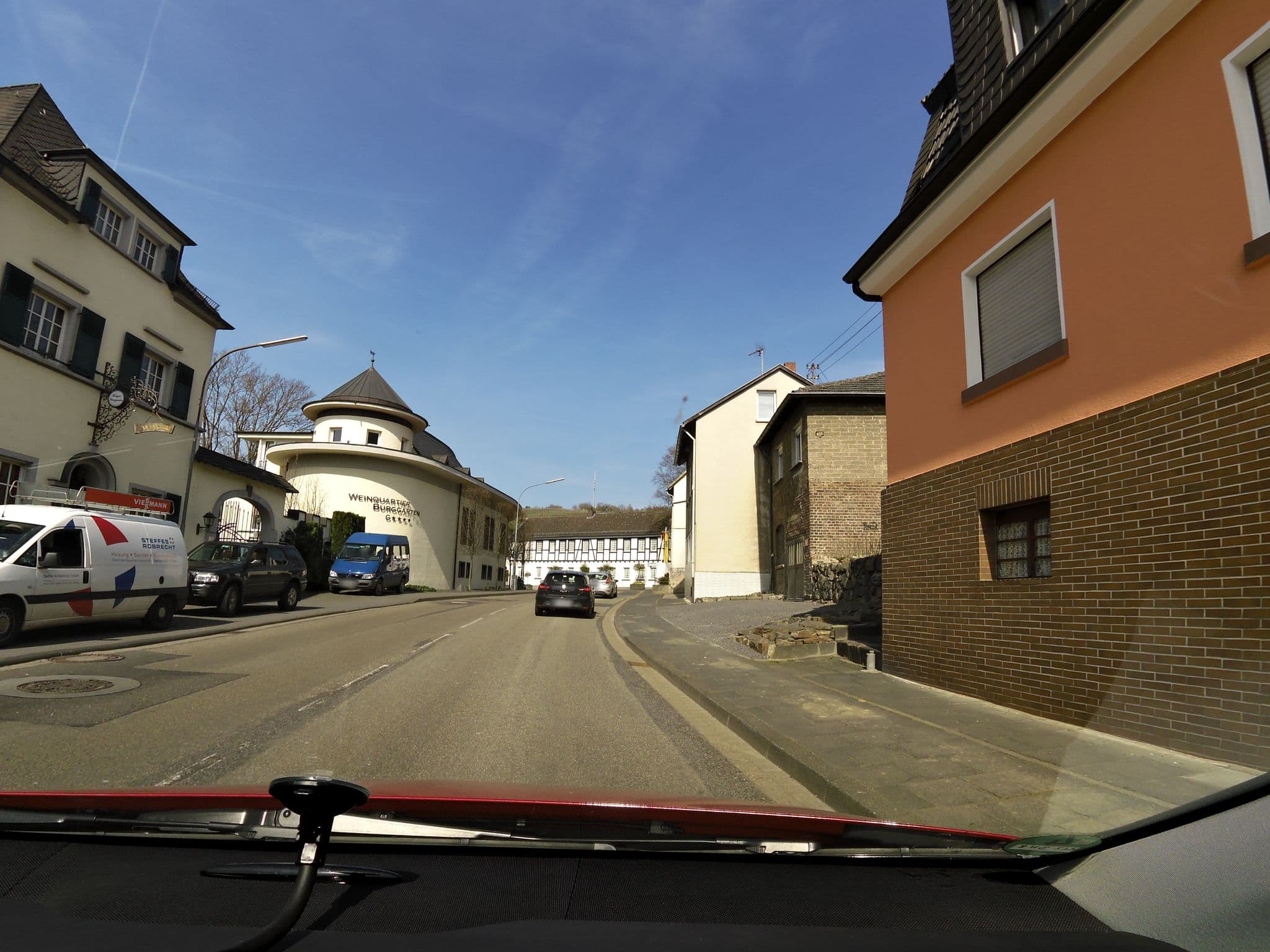 Street view near Gutshotel Burggarten, Bad Neuenahr-Ahrweiler — © bitnapper (CC BY-SA · Mapillary)