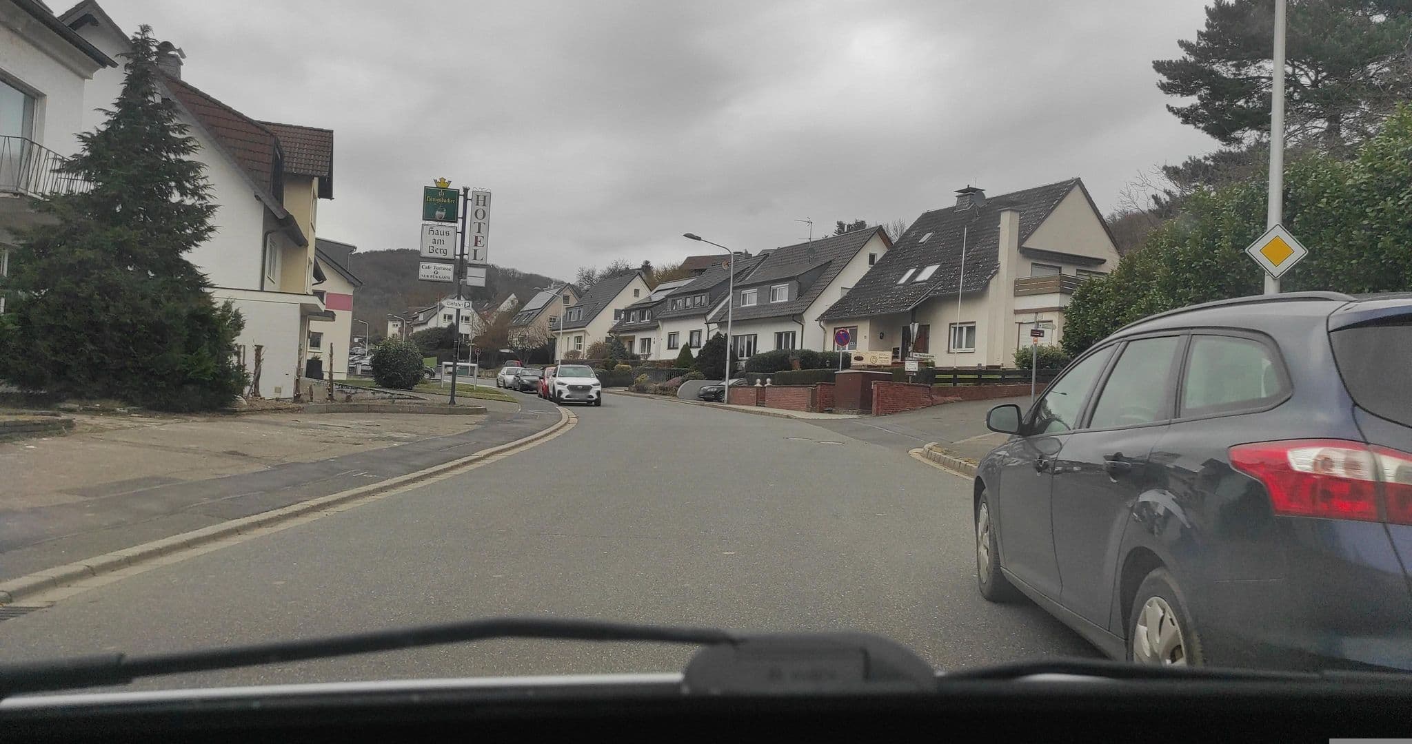 Street view near Hotel Haus am Berg, Bad Neuenahr-Ahrweiler — © wolly79 (CC BY-SA · Mapillary)