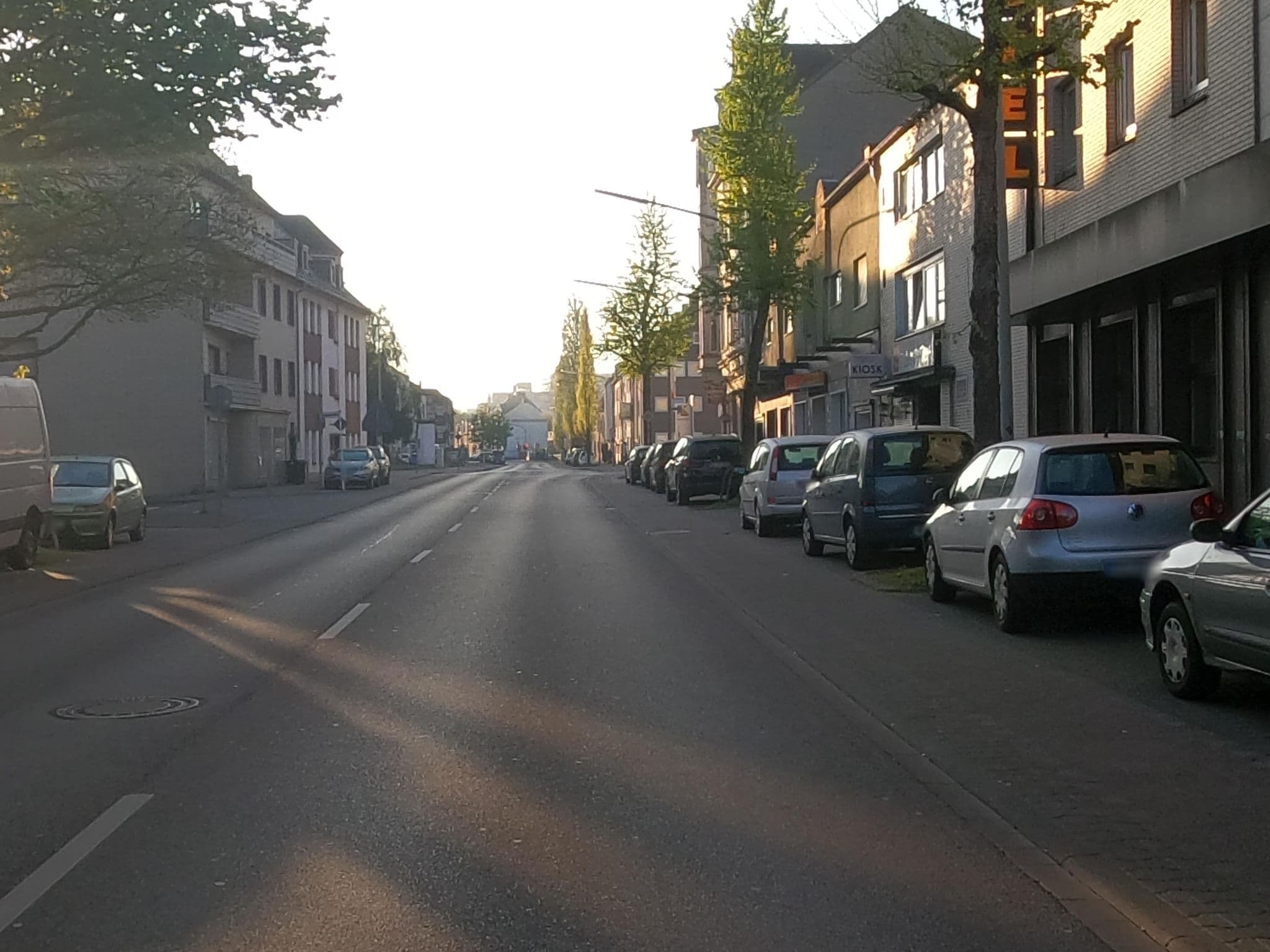 Street view near Montana Hotel Mönchengladbach, Mönchengladbach — © dasbrin (CC BY-SA · Mapillary)