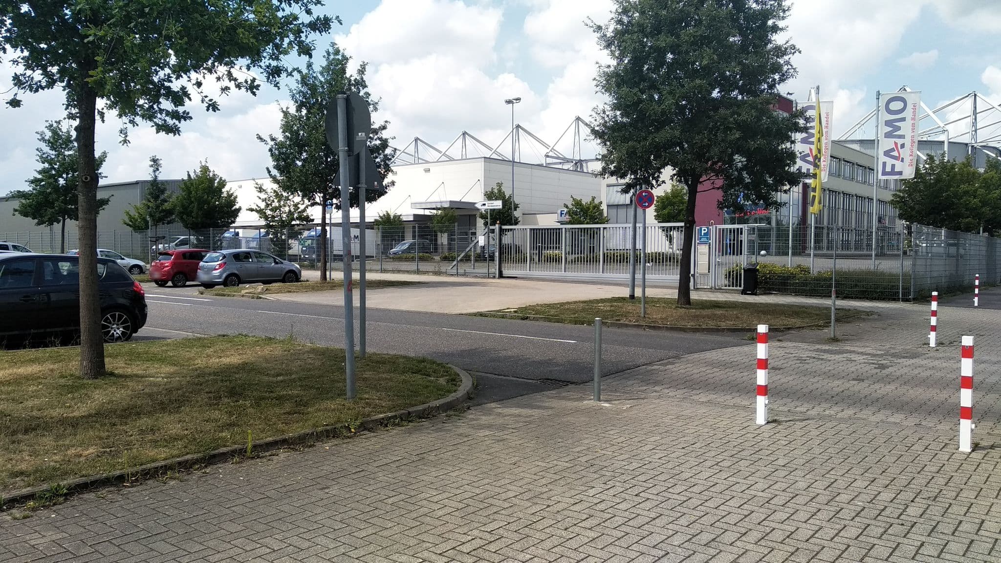 Street view near Bett@Holiday Inn, Mönchengladbach — © zuzu97 (CC BY-SA · Mapillary)