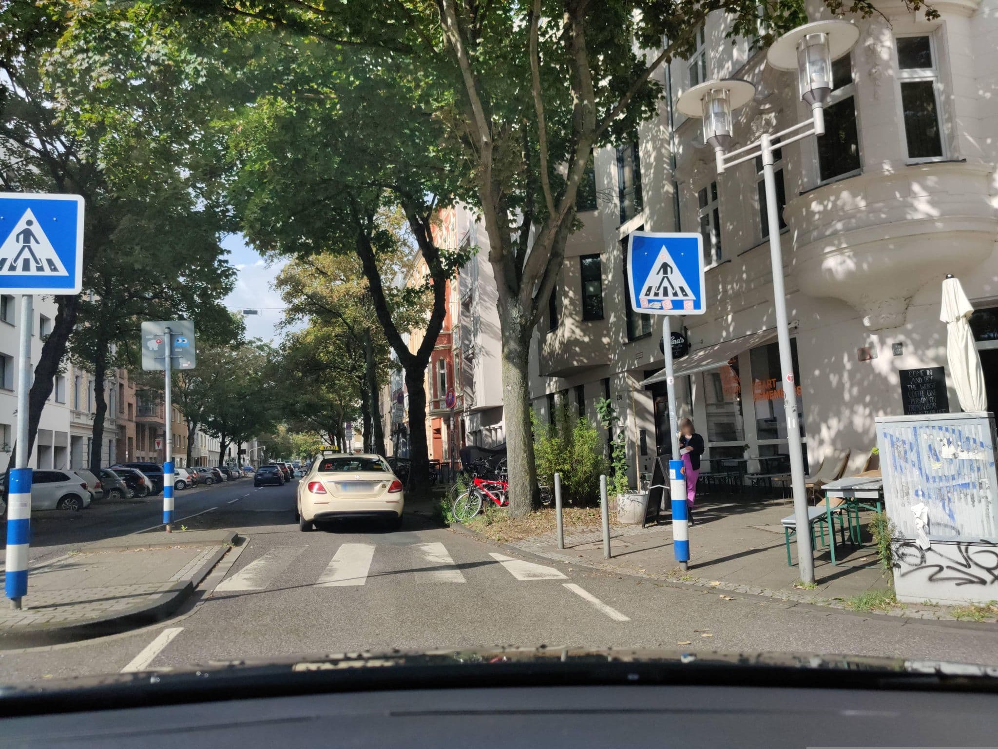 Street view near Fürstenhof, Düsseldorf — © littlefool (CC BY-SA · Mapillary)
