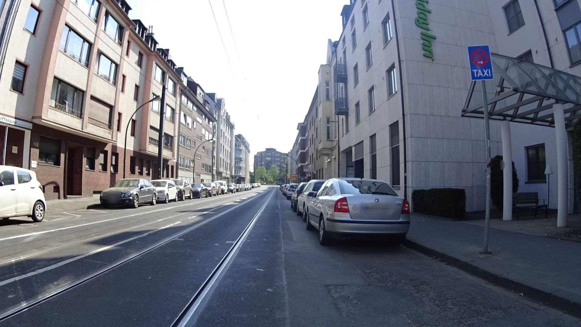 Street view near Holiday Inn Dusseldorf - Hafen, Düsseldorf — © ramap (CC BY-SA · Mapillary)