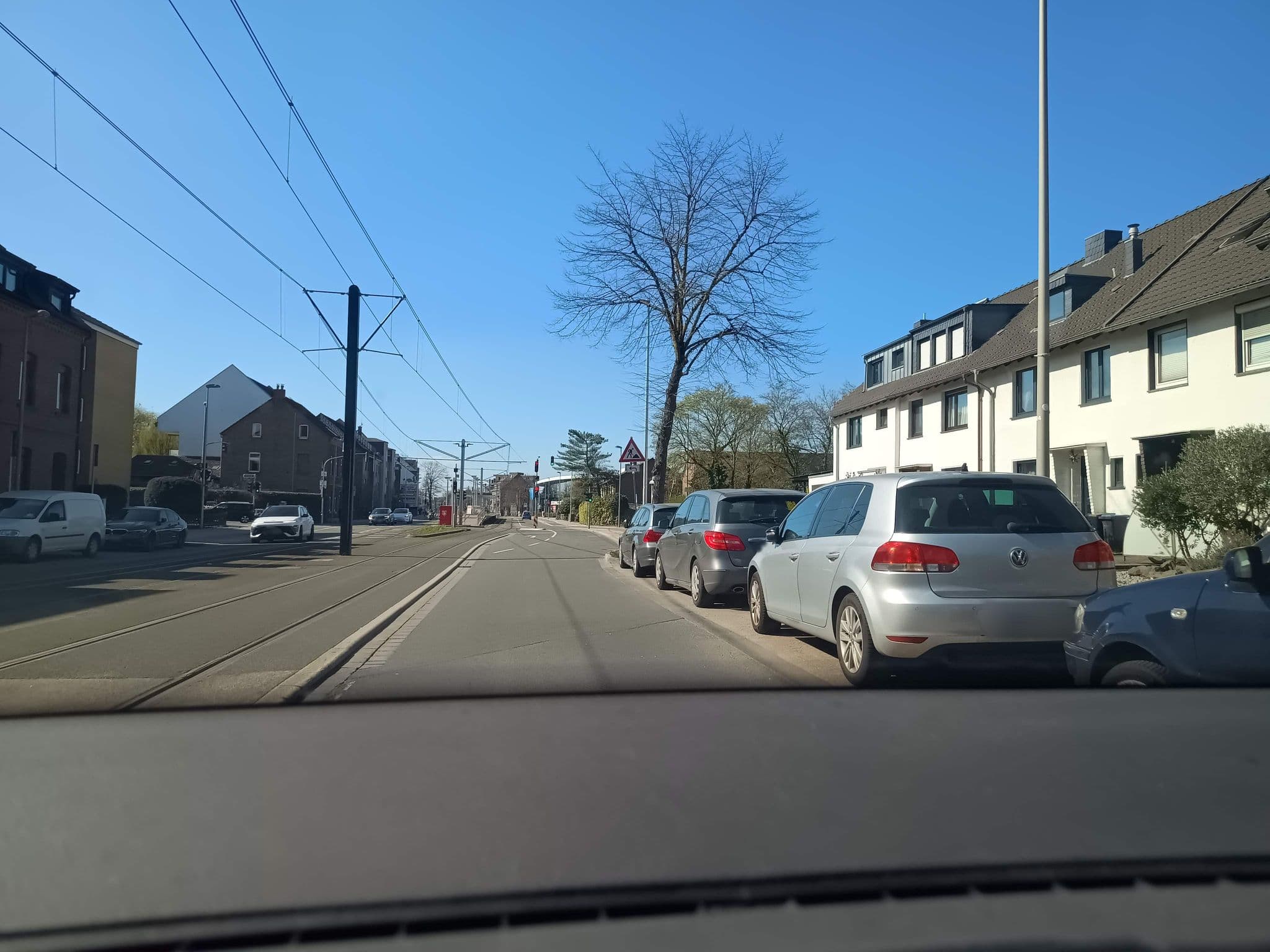 Street view near Alt Heerdt, Meerbusch — © zuse (CC BY-SA · Mapillary)