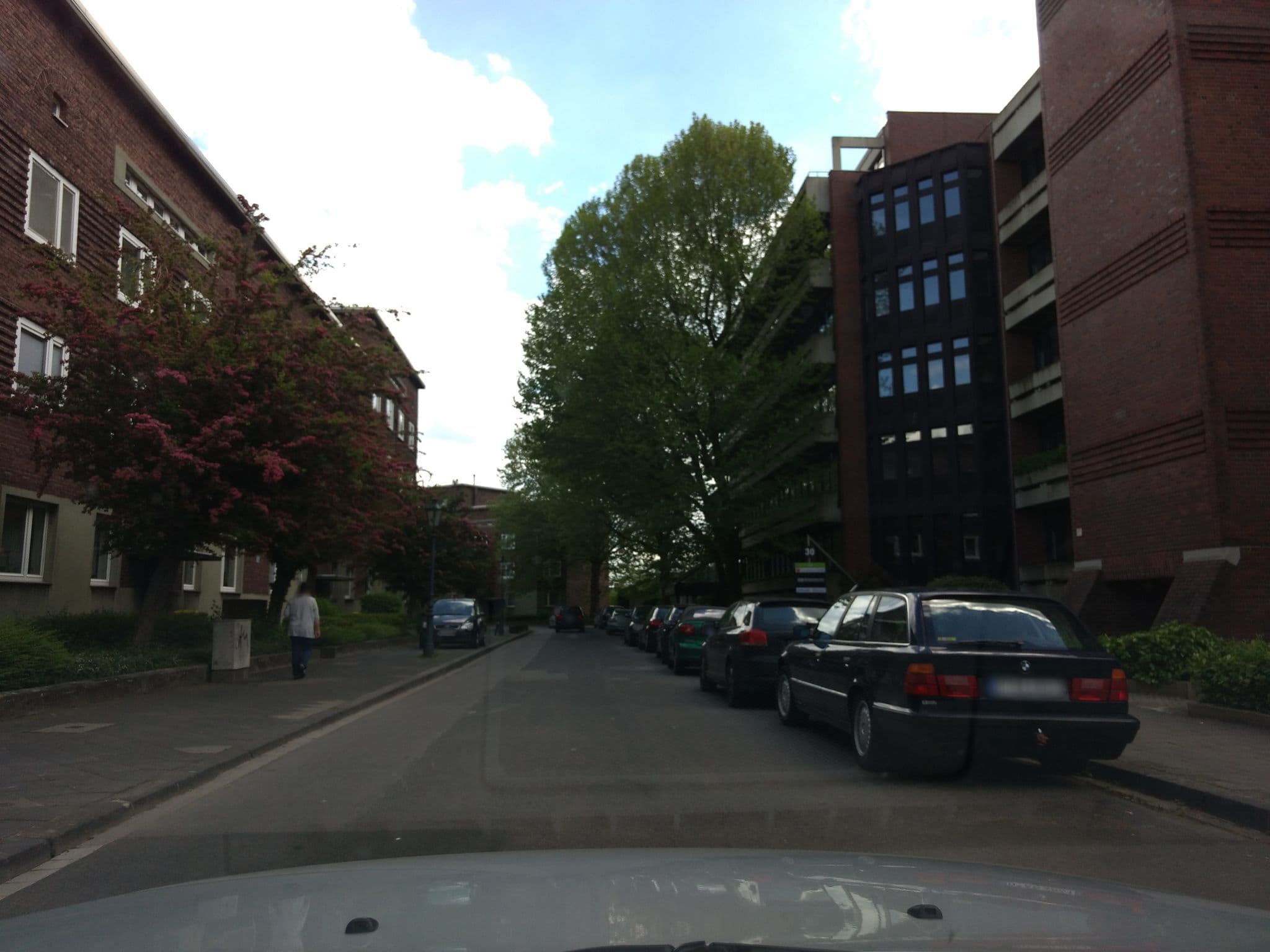 Street view near Regis Hotelschiff GmbH, Düsseldorf — © miler (CC BY-SA · Mapillary)