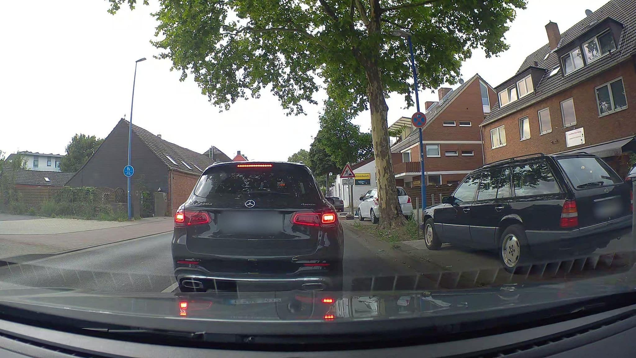 Street view near Lampenschirme Elegance, Meerbusch — © poxonline (CC BY-SA · Mapillary)