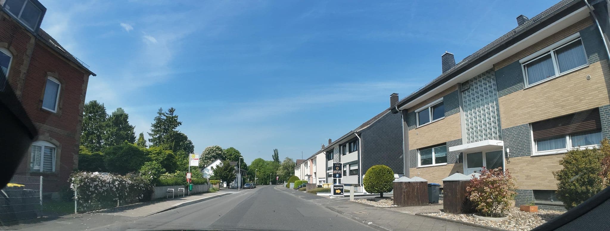 Street view near Hotel Messeschlaf, Meerbusch — © teddy73 (CC BY-SA · Mapillary)