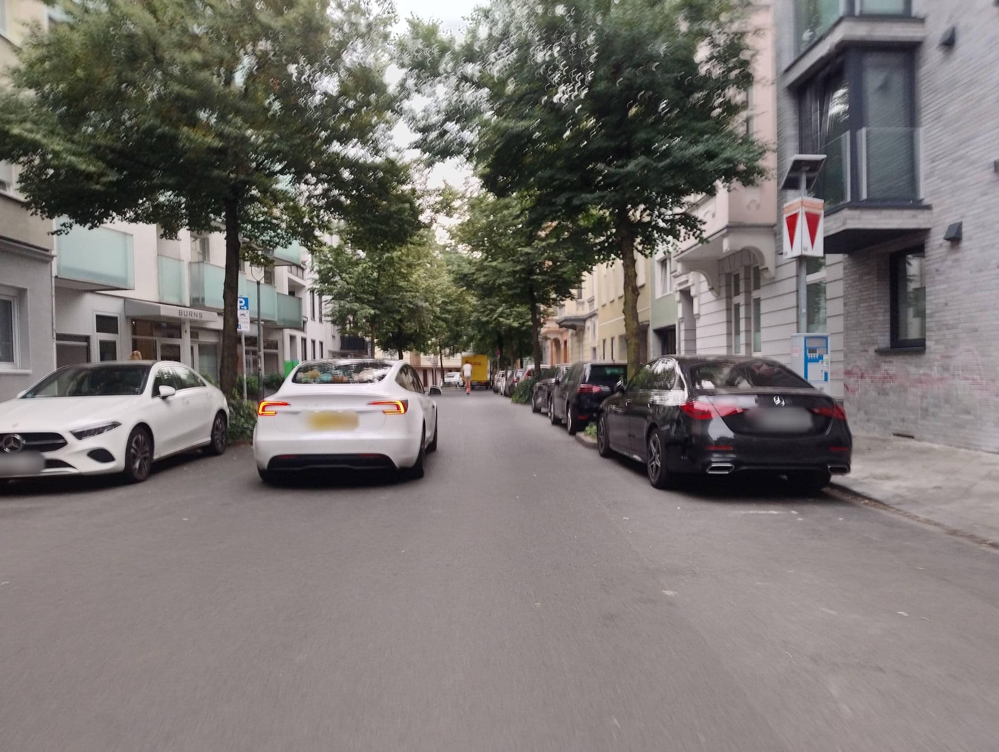 Street view near Dusseldorfer Apartment, Düsseldorf — © polyglot (CC BY-SA · Mapillary)