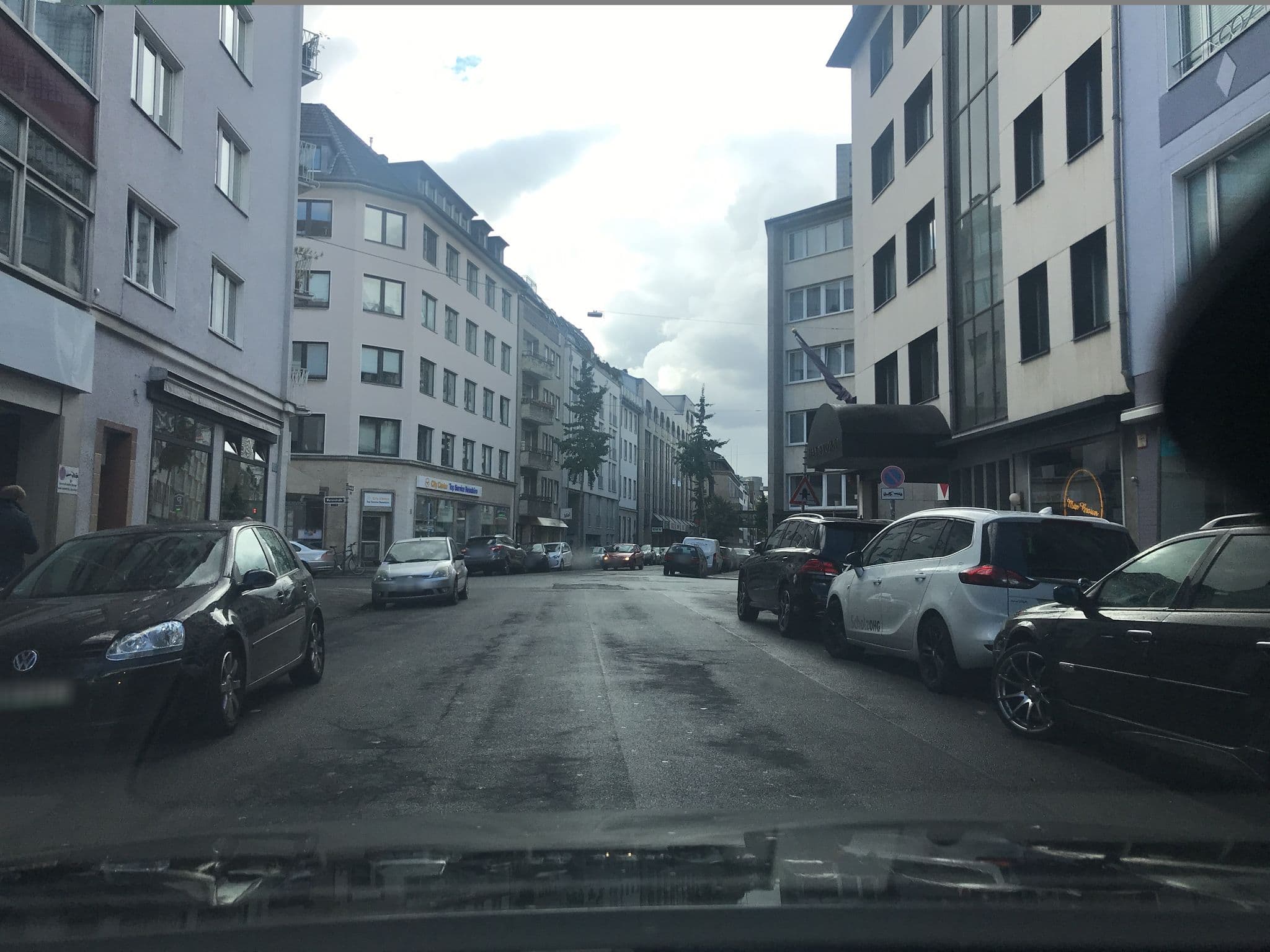 Street view near Centerapartments Marienstrasse, Düsseldorf — © saschahaberkorn (CC BY-SA · Mapillary)