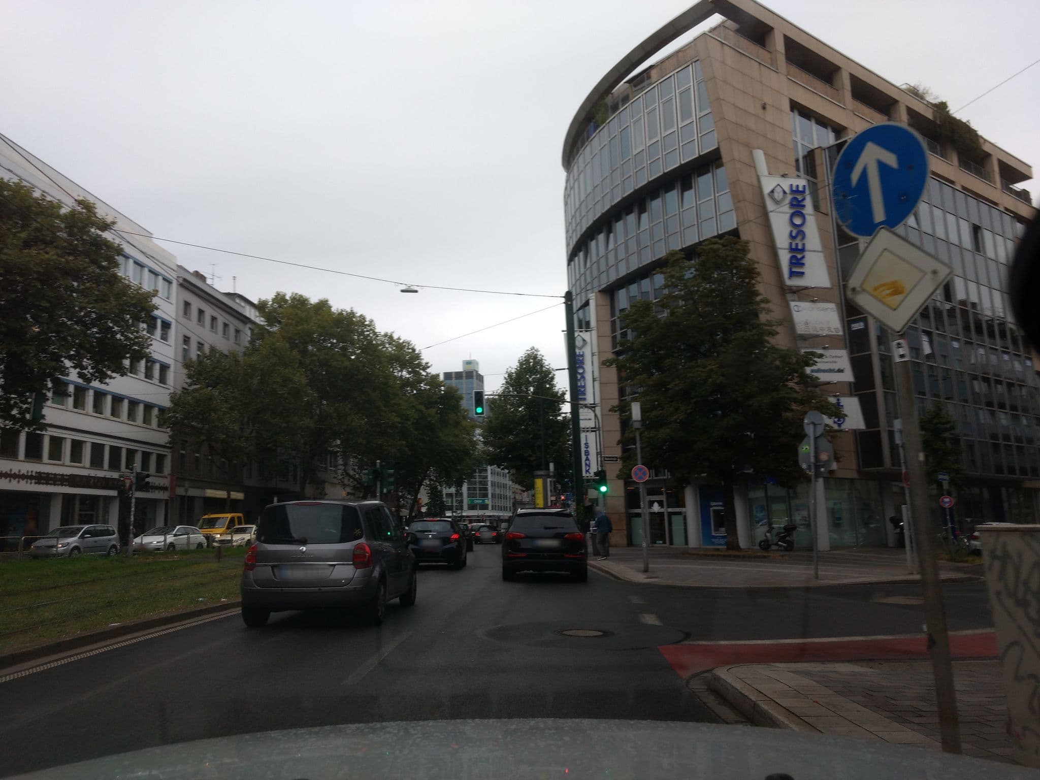 Street view near Victoria Apartments, Düsseldorf — © miler (CC BY-SA · Mapillary)