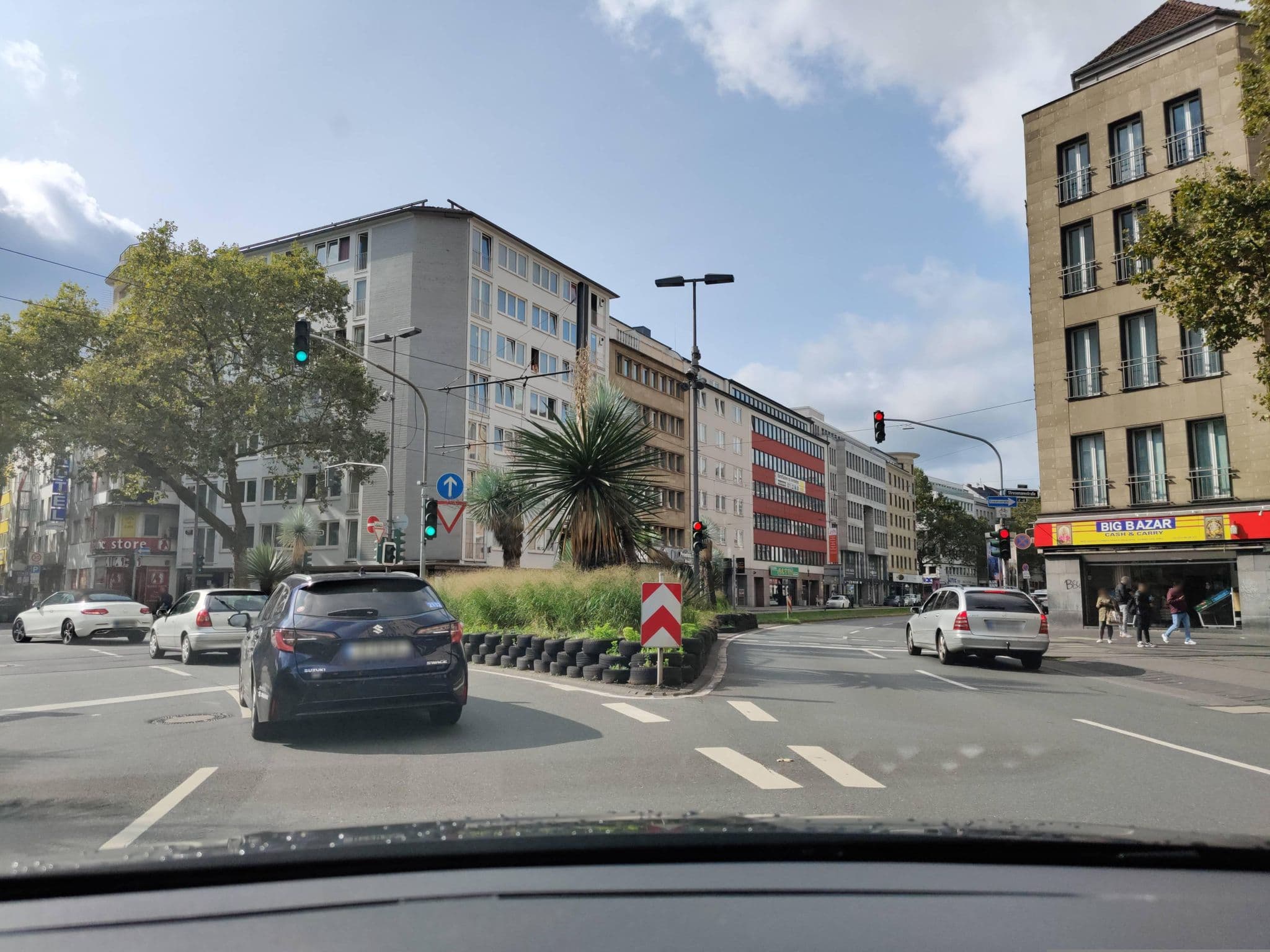 Street view near Novum Hotel Plaza, Düsseldorf — © littlefool (CC BY-SA · Mapillary)