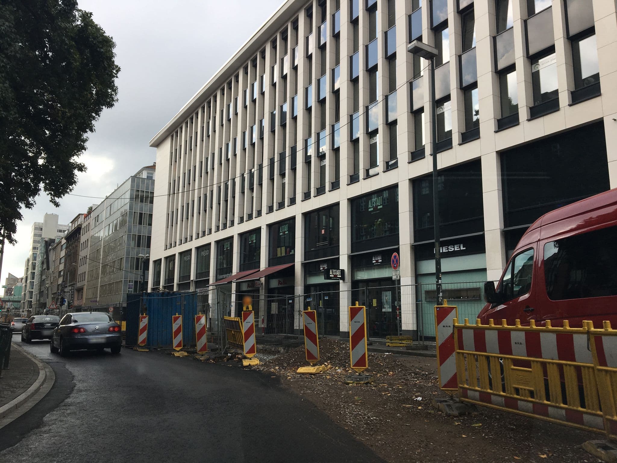 Street view near Zum Deutschen Eck Hotel Dusseldorf, Düsseldorf — © chuck (CC BY-SA · Mapillary)