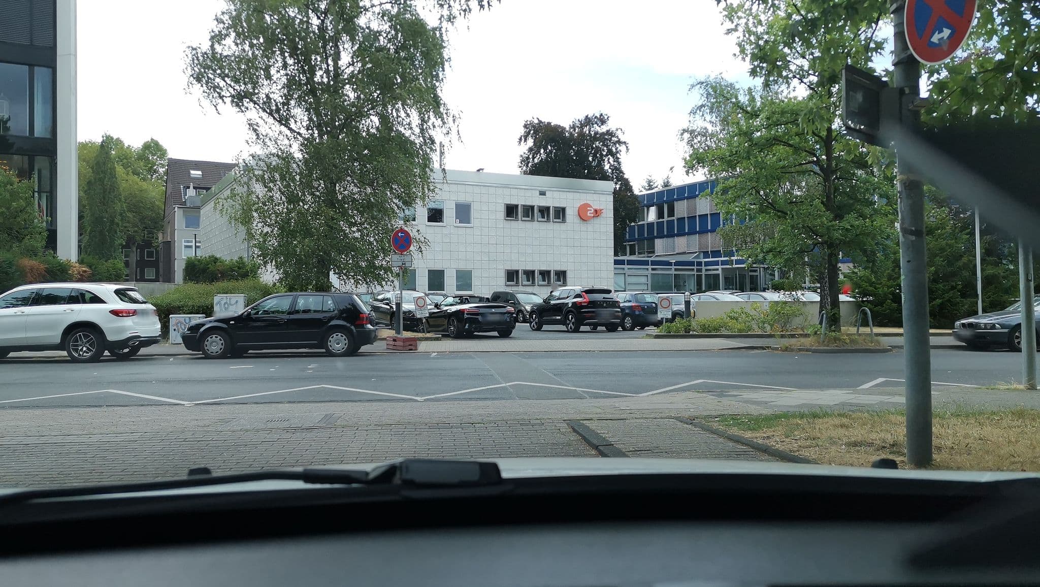 Street view near hilton room 810, Düsseldorf-Pempelfort — © thoschi (CC BY-SA · Mapillary)