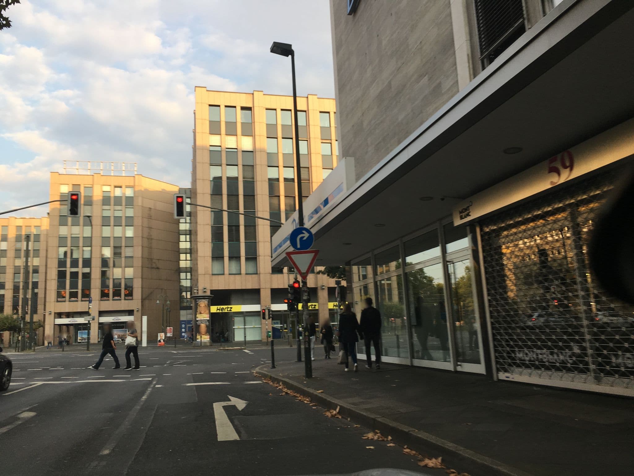 Street view near Nikko Sky Pool, Düsseldorf — © chuck (CC BY-SA · Mapillary)