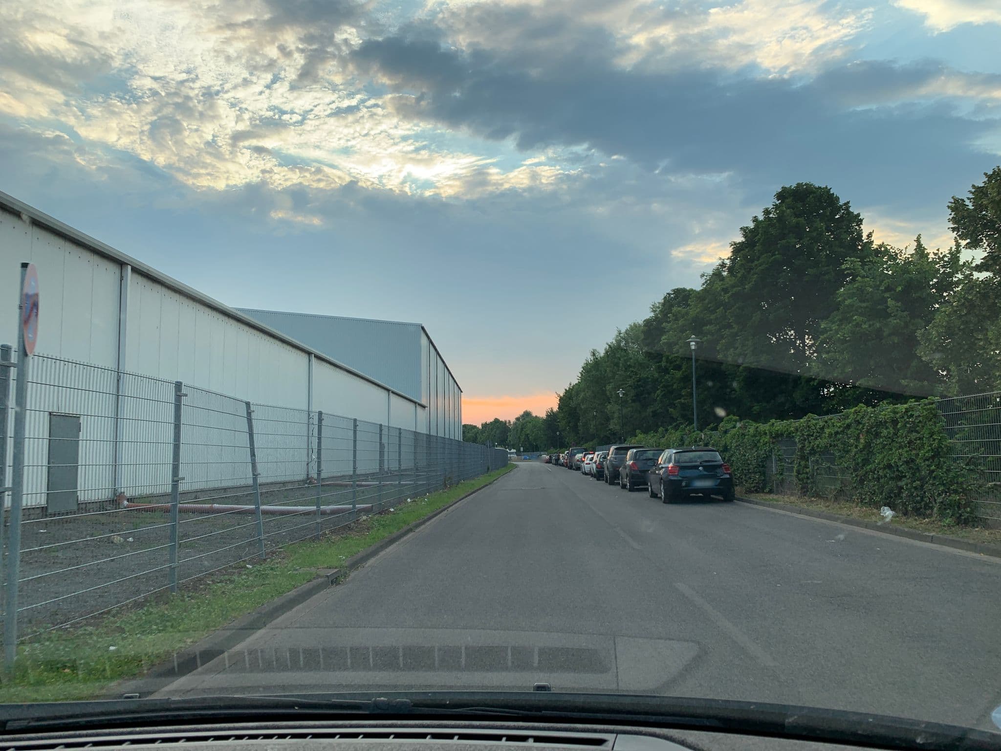 Street view near K Hotelschiff Messe, Düsseldorf — © noel (CC BY-SA · Mapillary)