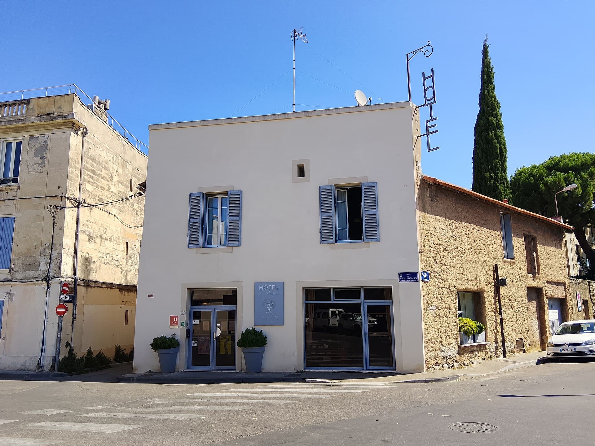Hôtel Le Magnan (via Wikimedia Commons, CC BY-SA 3.0)