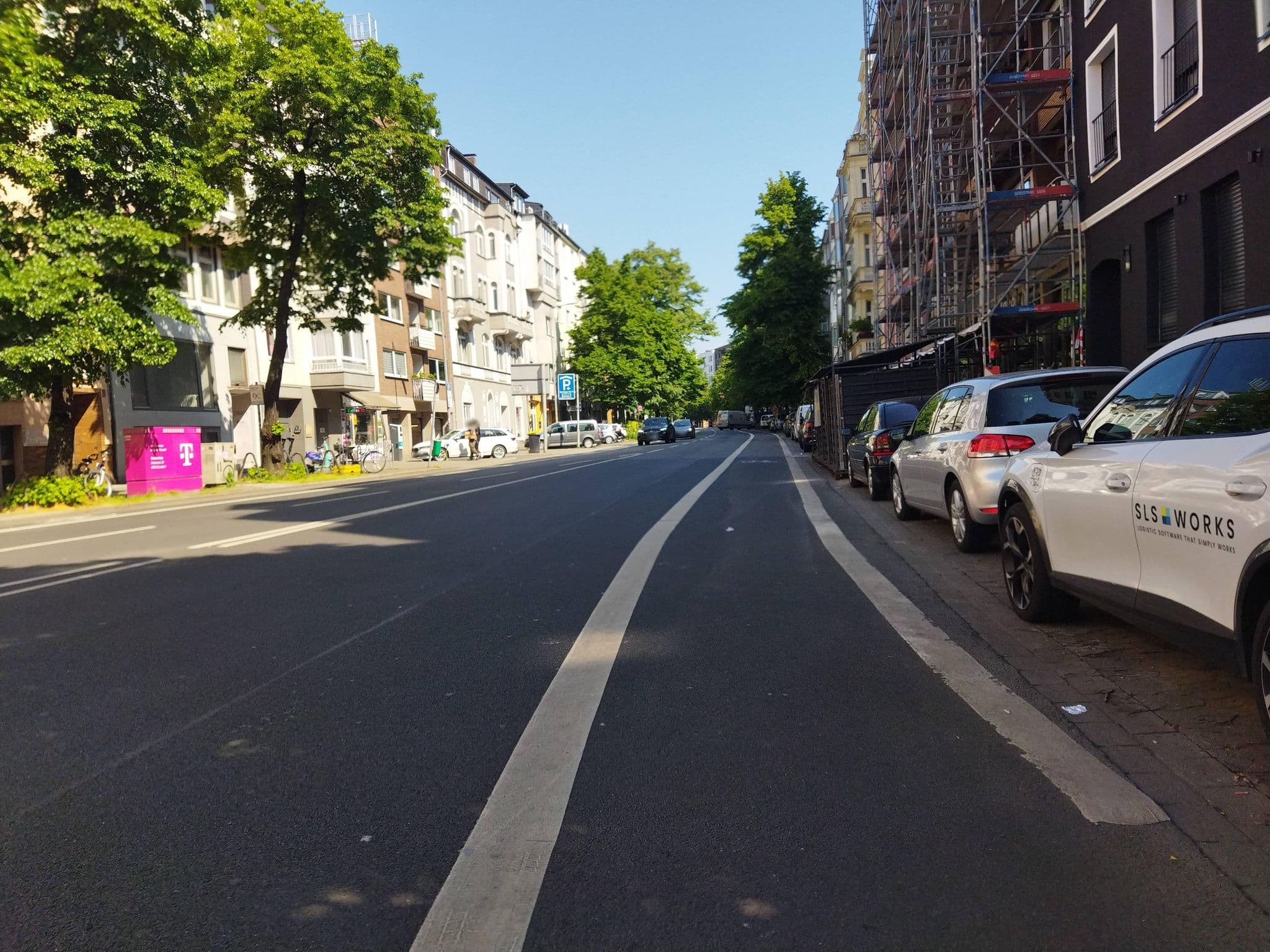 Street view near La Viva, Düsseldorf — © changchun1 (CC BY-SA · Mapillary)